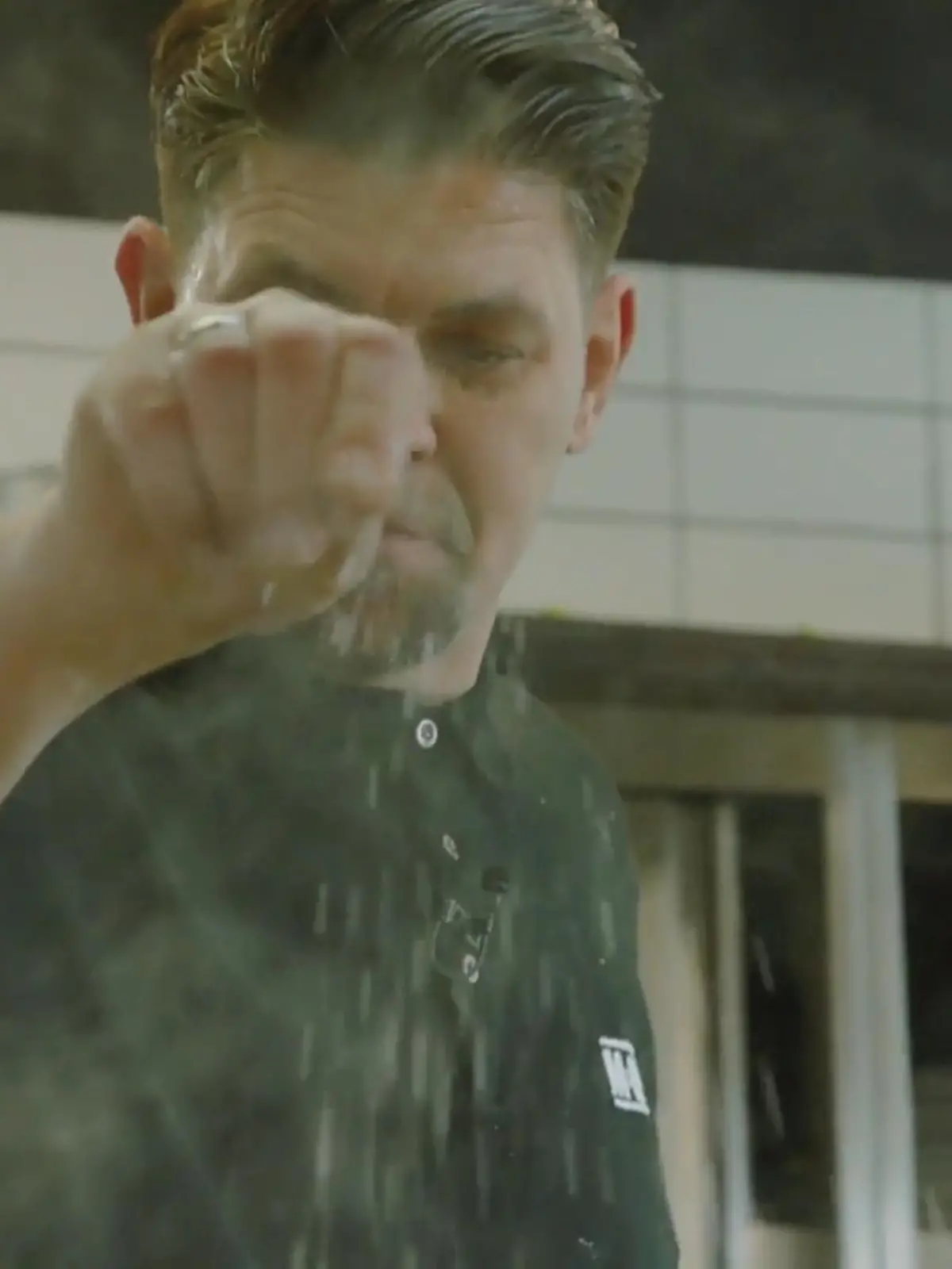 Bild zu: "Tim Mälzer greift zu einem fiesen Trick"