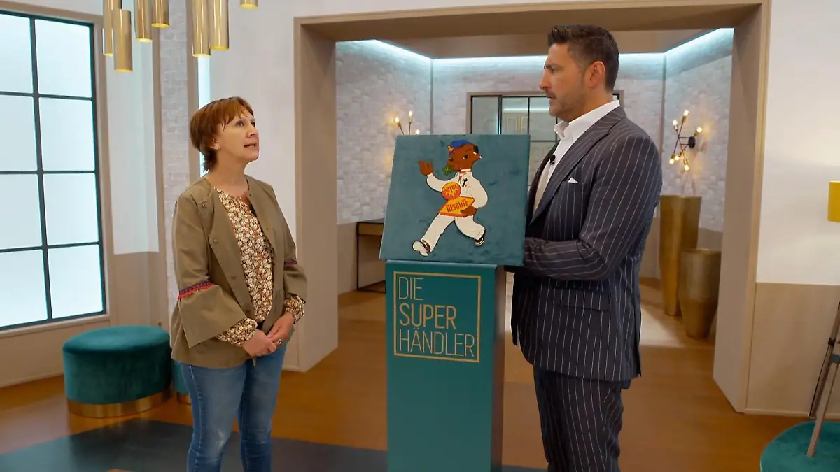 Martina kennt sich aus mit Wohnaccessoires Eine dekorative Blechfigur hat sie dabei