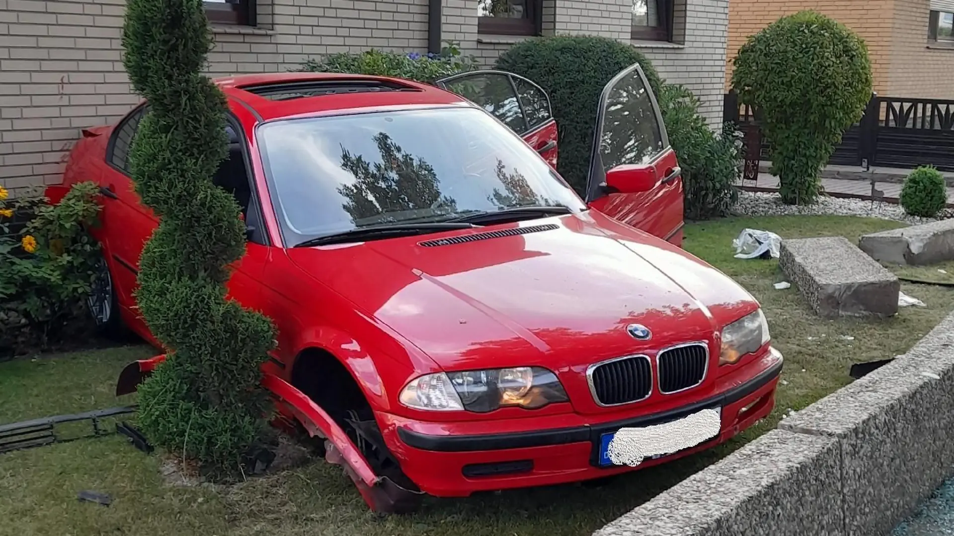 Verunfallter BMW in Uelzen