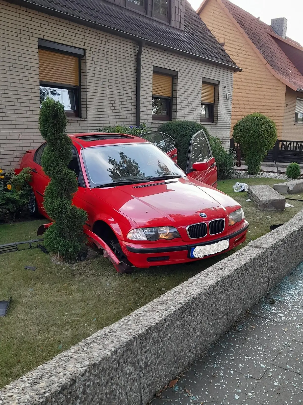 Verunfallter BMW in Uelzen