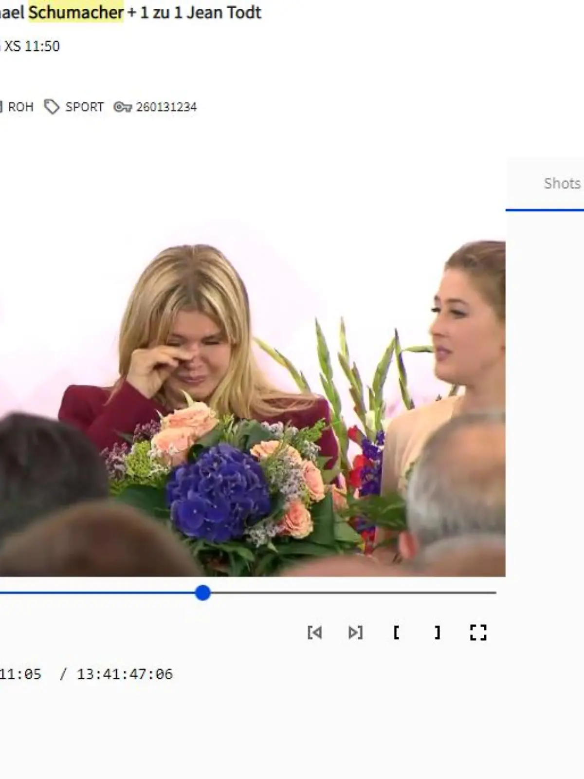Corinna Schumacher weint bei der Ehrung ihres Mannes.