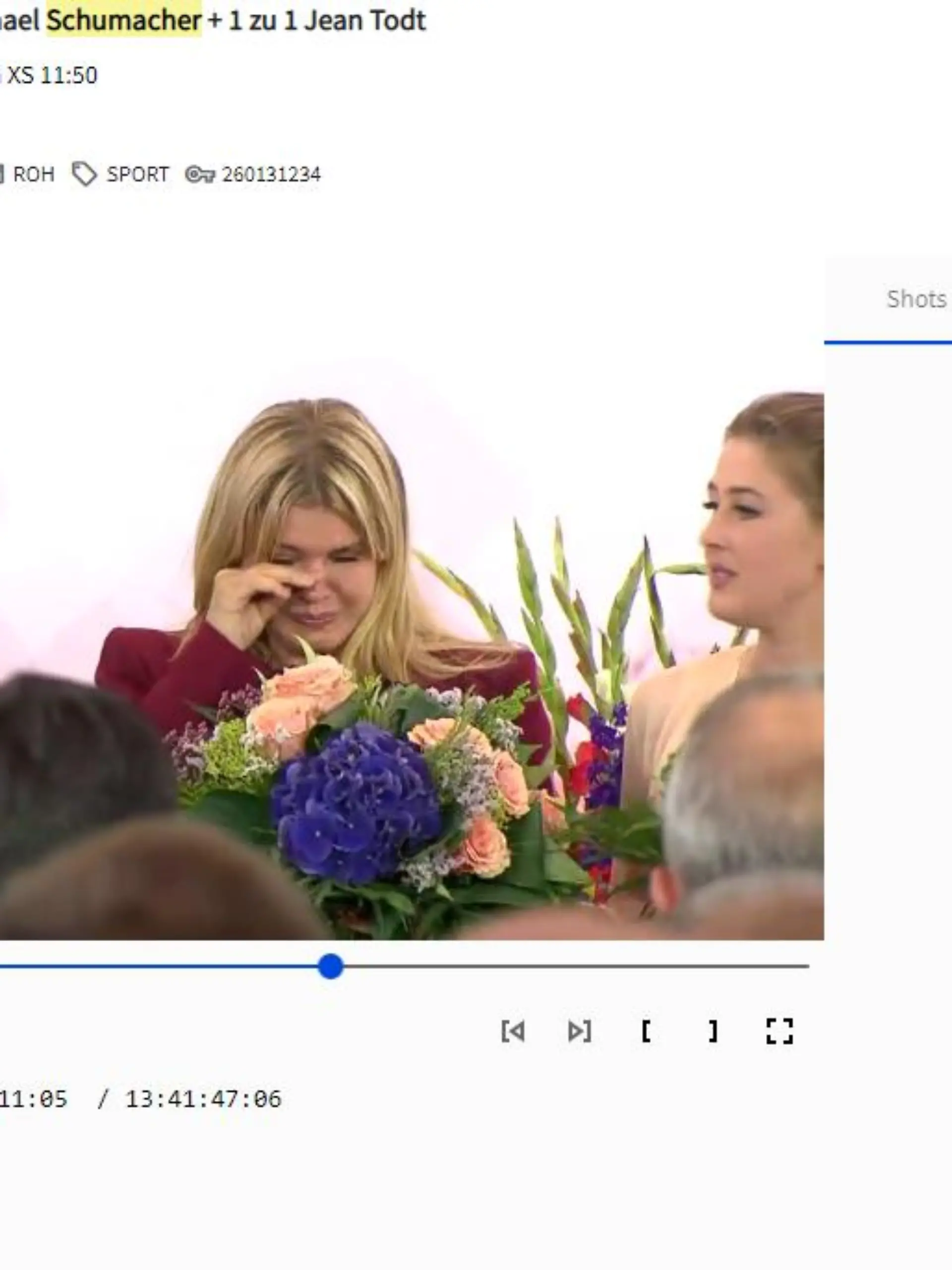 Corinna Schumacher weint bei der Ehrung ihres Mannes.