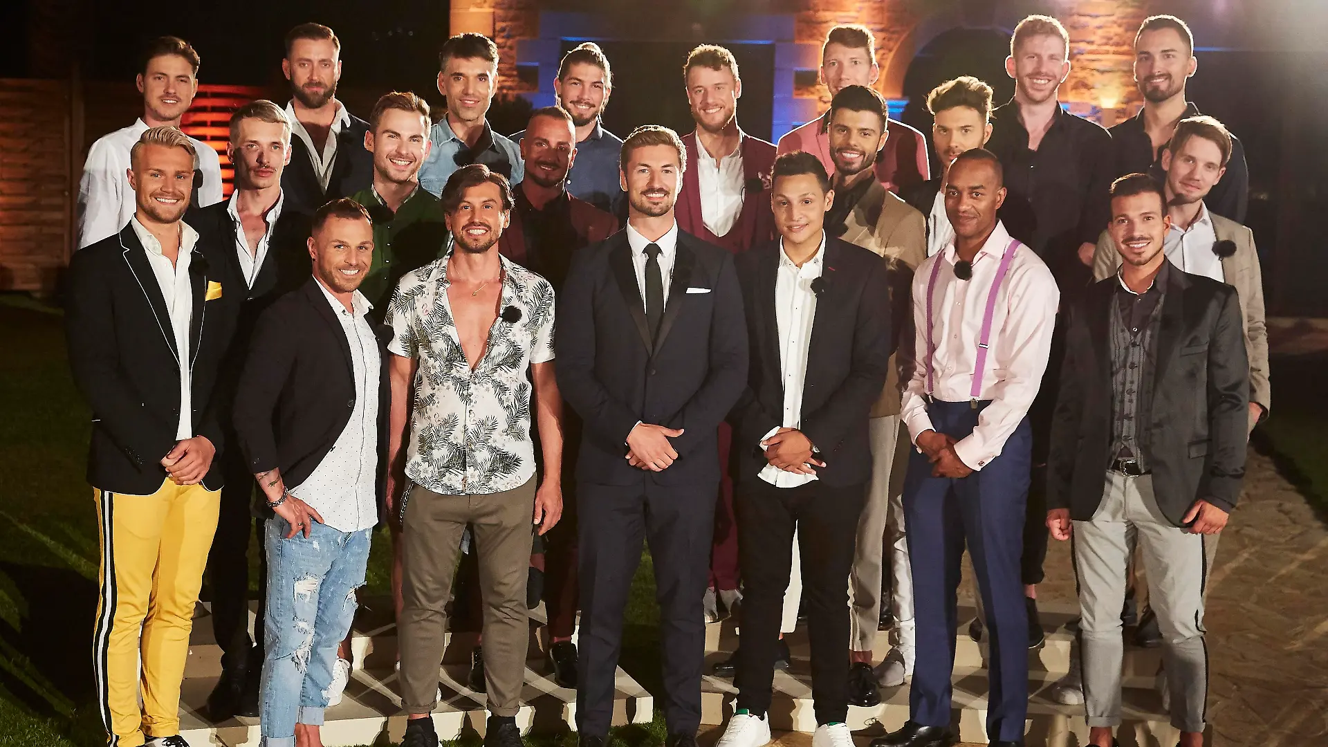 Obere Reihe: Dominic, Kiril, Adrian, Dominik, Simon, Manuel, Lars und Antonio
Mittlere Reihe: Robert, Pascal, Andreas, Martin, Sam und Daniel
Vordere Reihe: Sebastian, Alexander, Prince Nicolas Puschmann, Robin, John und Marco
Die Verwendung des sendungsbezogenen Materials ist nur mit dem Hinweis und Verlinkung auf TVNOW gestattet.