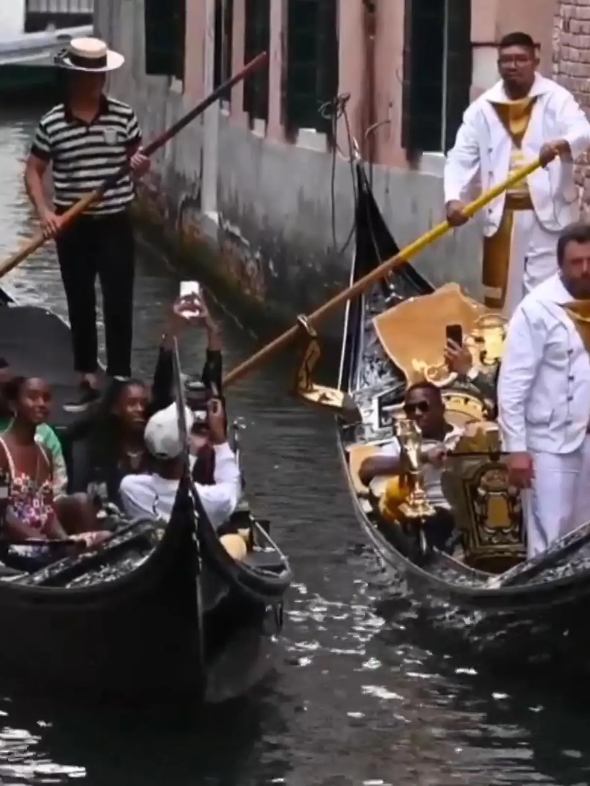 Bild zu: "P. Diddy: Touri-Tag in Venedig"