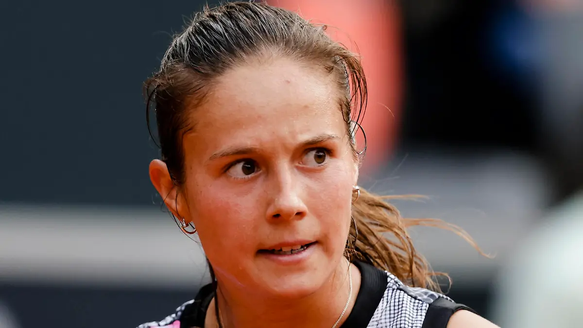 ARCHIV - 17.07.2022, Hamburg: Tennis, WTA-Tour/ATP-Tour, Einzel, Damen, 1. Runde. Siniakova (Tschechien) - Kassatkina (Russland). Darja Kassatkina ballt die Faust. (zu dpa «Russlands beste Tennisspielerin outet sich als homosexuell») Foto: Frank Molter/dpa +++ dpa-Bildfunk +++