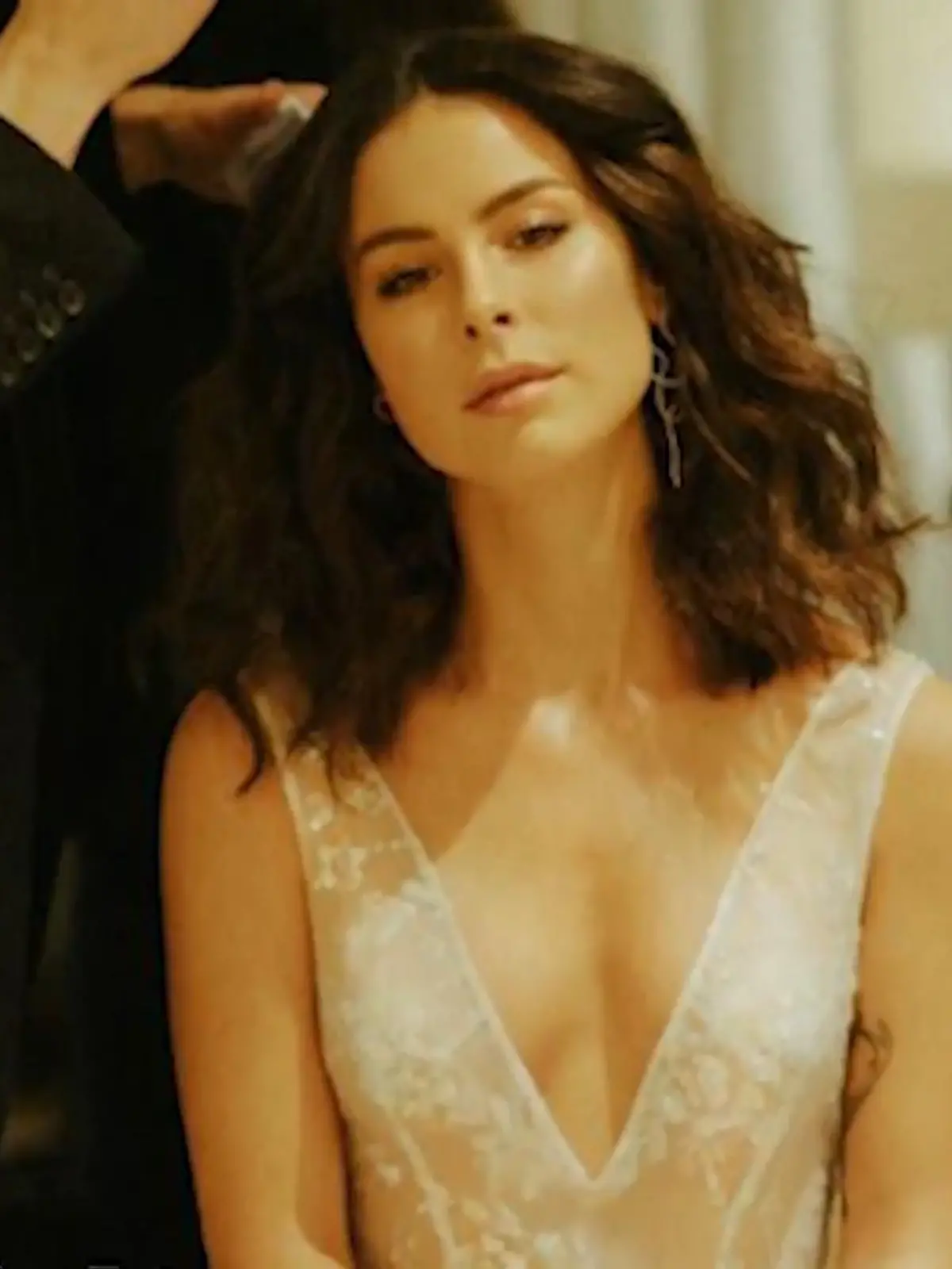 Bild zu: "Zeigt uns Lena Meyer-Landrut hier ein Hochzeitskleid?"