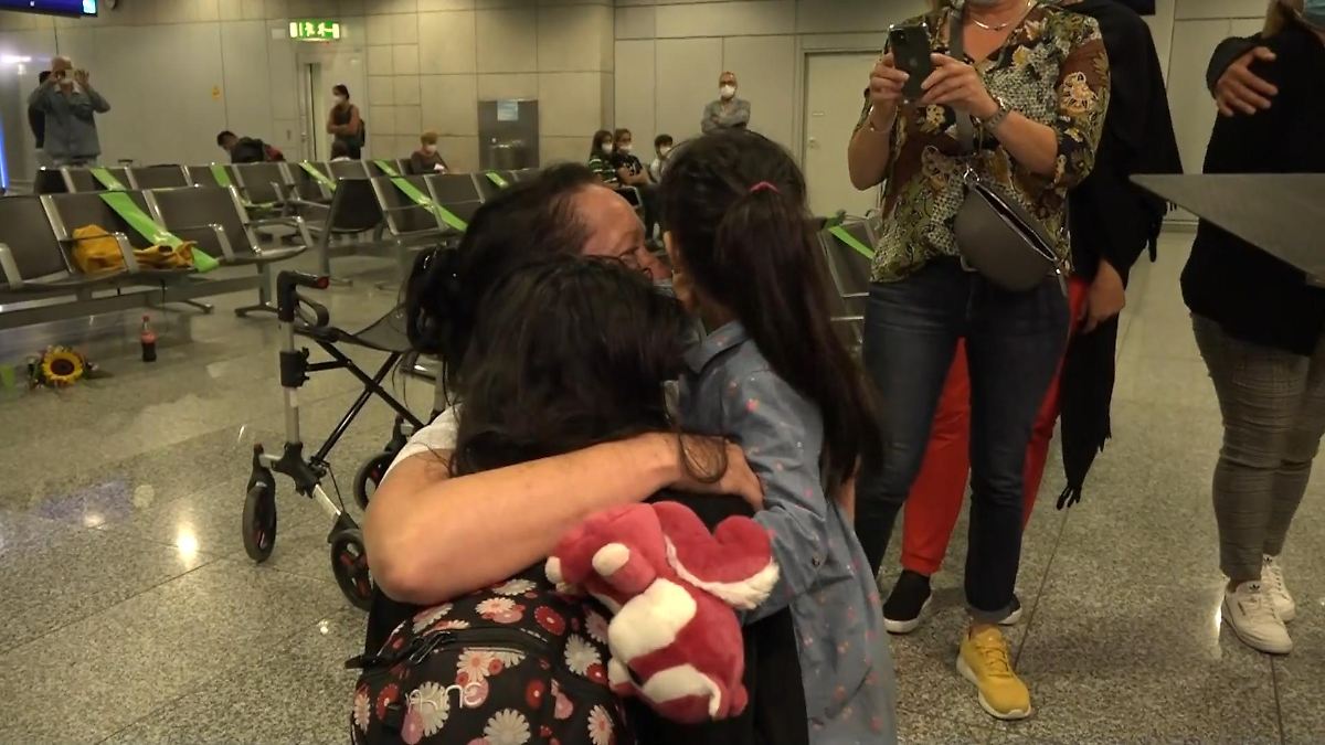 "Alle müssen weg": Sonia T. aus Afghanistan in Frankfurt gelandet