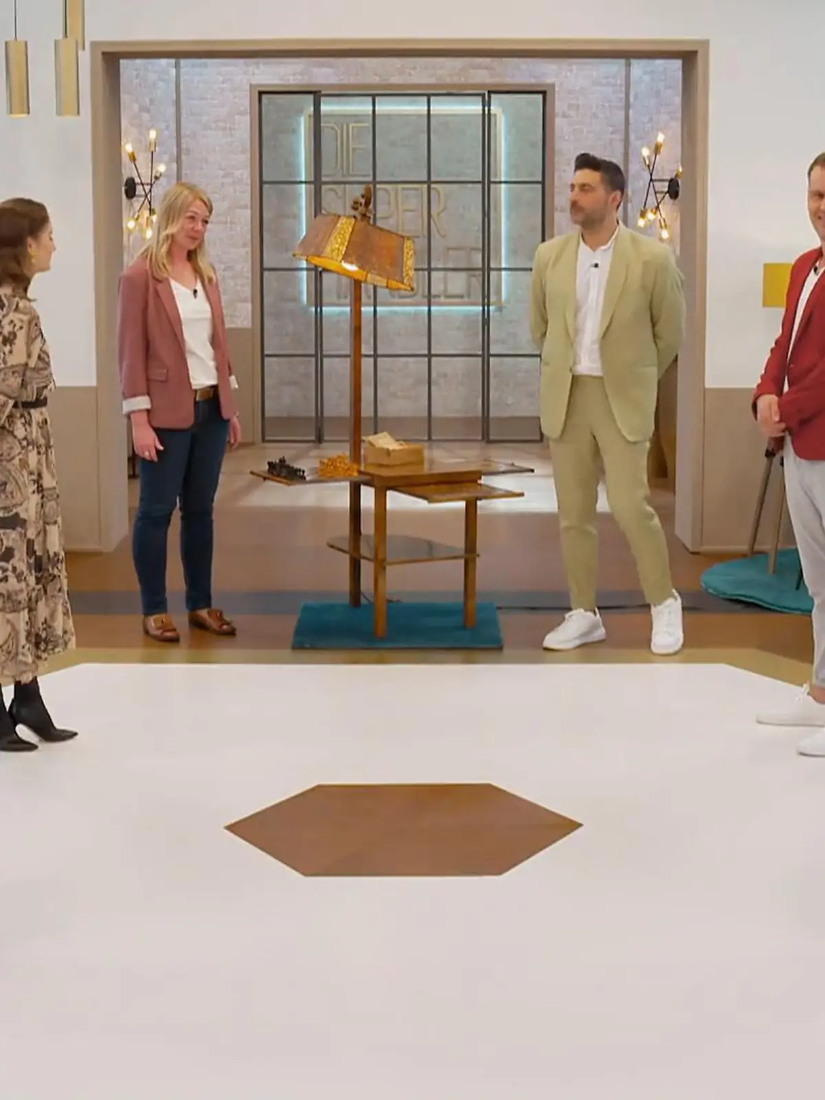 Bild zu: "Katharina verkauft ihren Holzspieltisch"