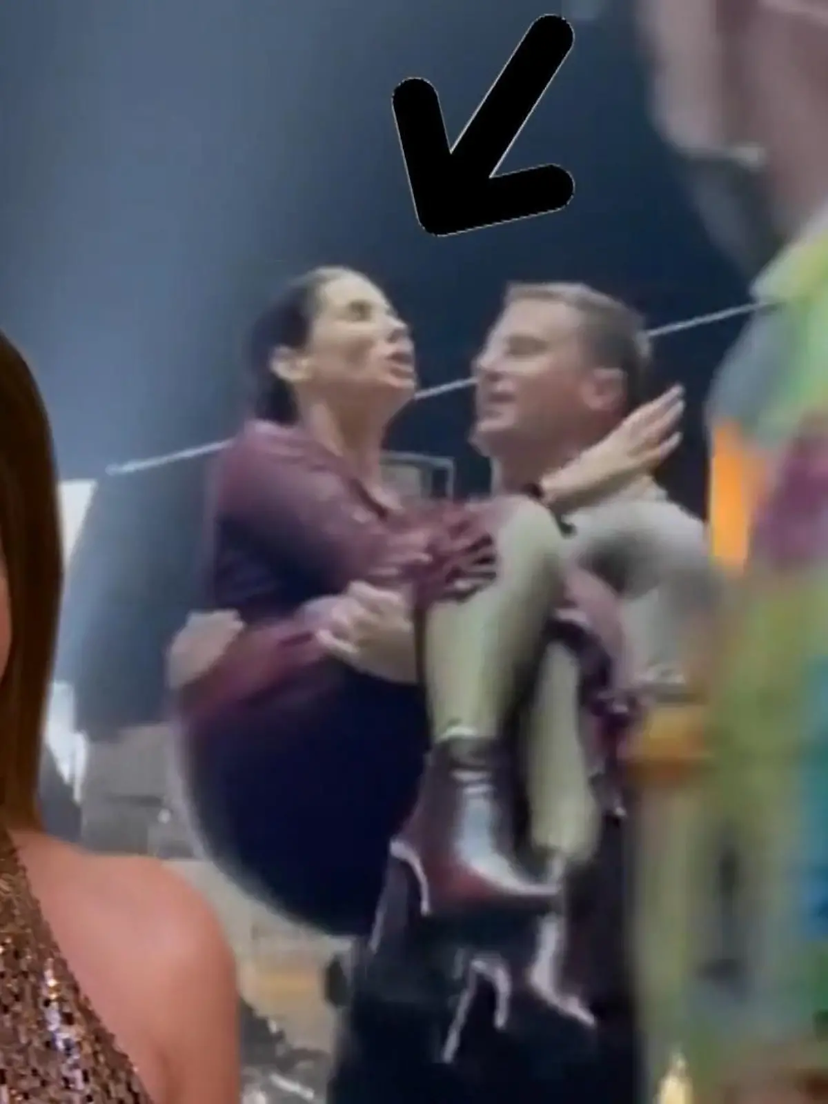 Bild zu: "Sandra Bullock steht das Wasser bis zum Hals"