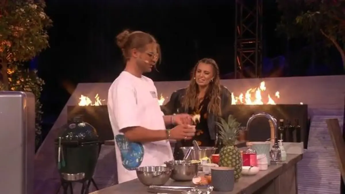 Laura Wontorra grillt den Rúrik Gíslason Ist er nun Single oder nicht?