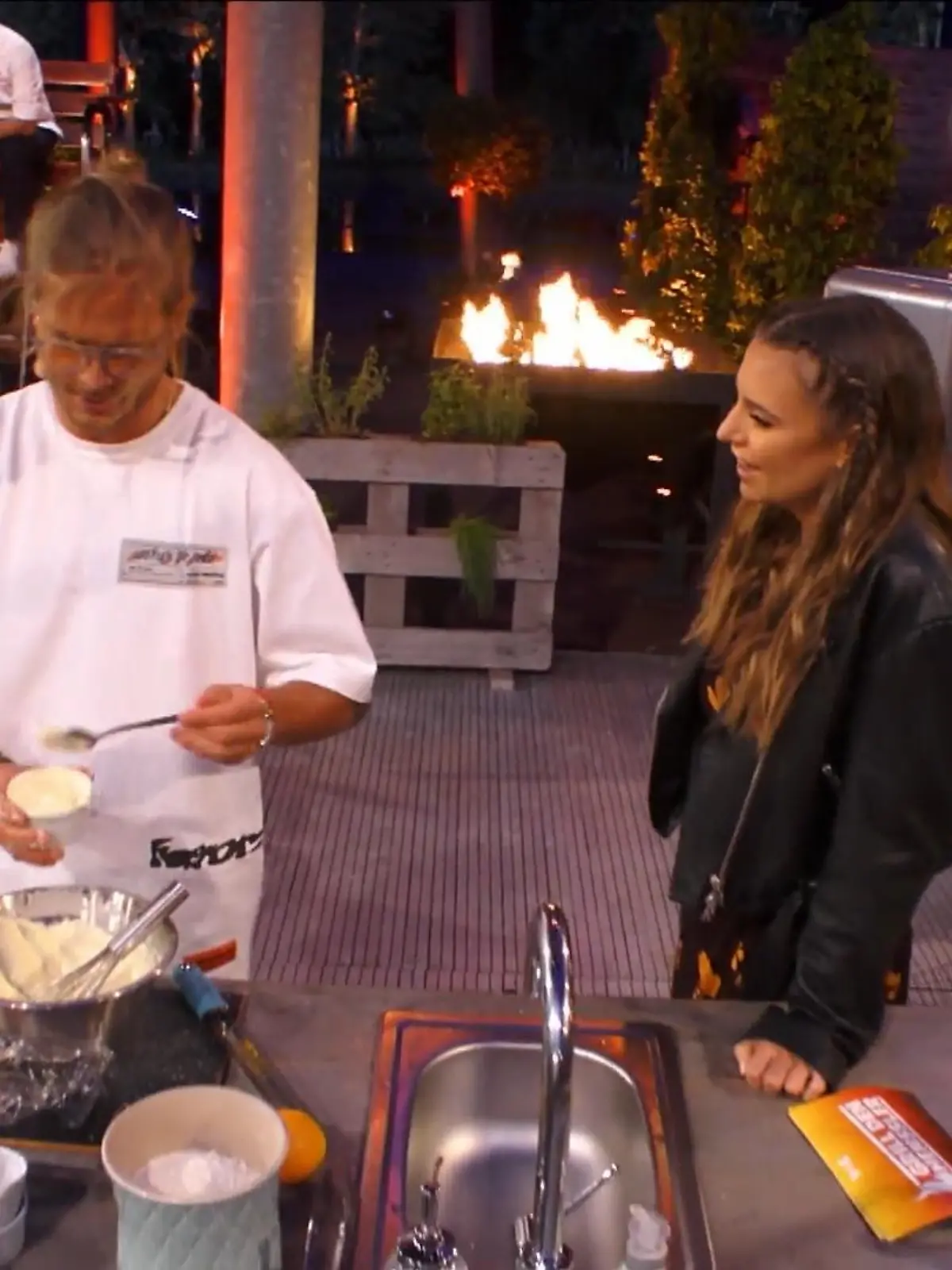 Bild zu: "Rúrik Gíslason ist zu Gast beim "Grill den Henssler - Sommer-Special"."
