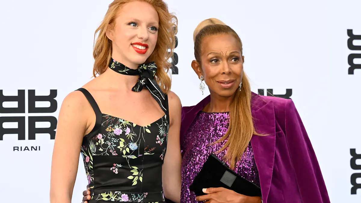 Anna Ermakova mit Mutter Angela beim Riani Cruise Festival in Düsseldorf / 220723

***Riani Cruise Festival in Duesseldorf, Germany - July 22nd, 2023.***