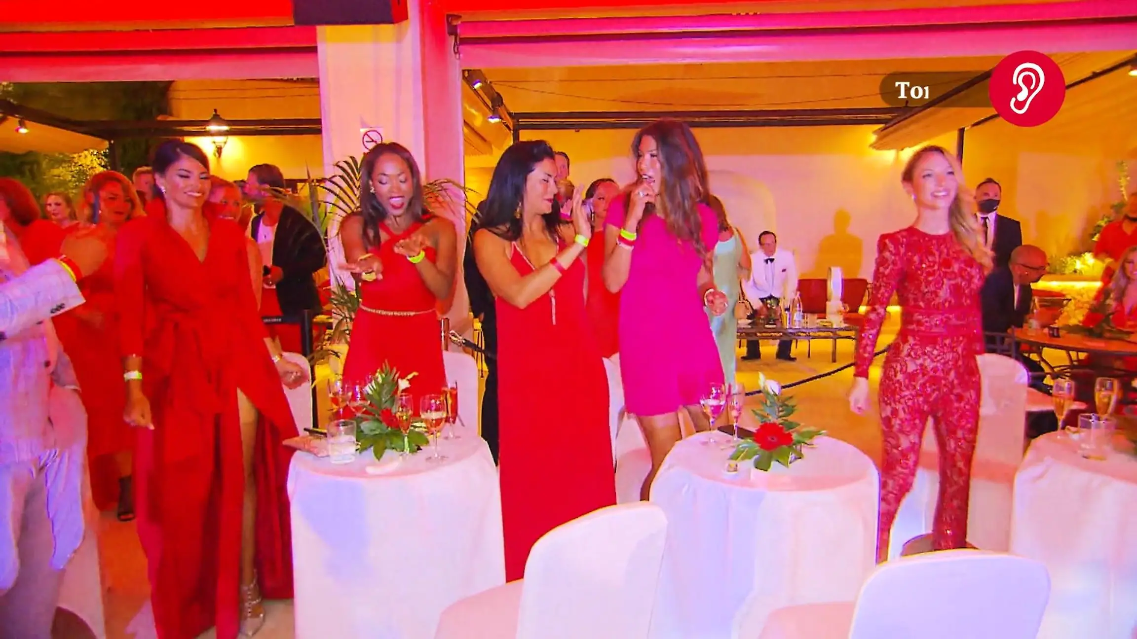 Bei Marcel Remus' Charity Night sehen die Promis rot Natasha Ochsenknecht kam ohne BH