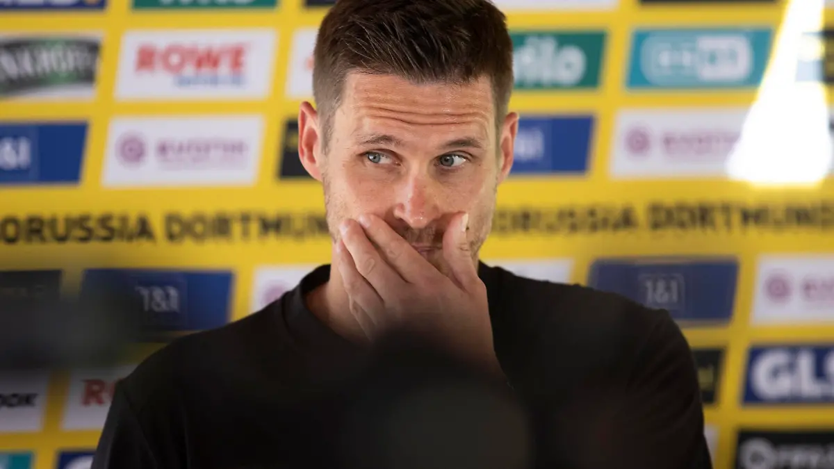 Fußball: Trainingslager von Borussia Dortmund, Saison 2022/2023, Tag 4 auf der Sportanlage Ri-Au in Bad Ragaz. Sportdirektor Sebastian Kehl stellt sich in der Medienrunde den Fragen der Journalisten *** Borussia Dortmund soccer training camp, 2022 2023 season, day 4 at the Ri Au sports facility in Bad Ragaz Sports director Sebastian Kehl takes questions from journalists in the media roundtable Copyright: xKirchner/MarcoxSteinbrennerx 