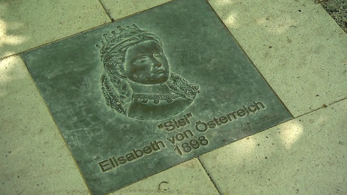 Für den Walk of Fame muss man nicht nach Los Angeles fliegen - auch den Bad Nauheimer Boden haben Berühmtheiten wie die Kaiserin von Österreich betreten.
