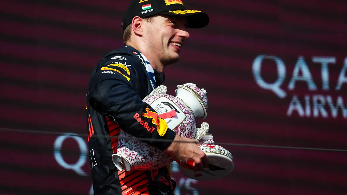 VERSTAPPEN Max ned, Red Bull Racing RB19, portrait podium during the 2023 Formula 1 Qatar Airways Hungarian Grand Prix, 11th round of the 2023 Formula One World Championship, WM, Weltmeisterschaft from July 21 to 23, 2023 on the Hungaroring, in Mogyorod, Hungary - F1 - HUNGARIAN GRAND PRIX 2023 - RACE DPPI/Panoramic PUBLICATIONxNOTxINxFRAxBEL 00123027_G0OD2398