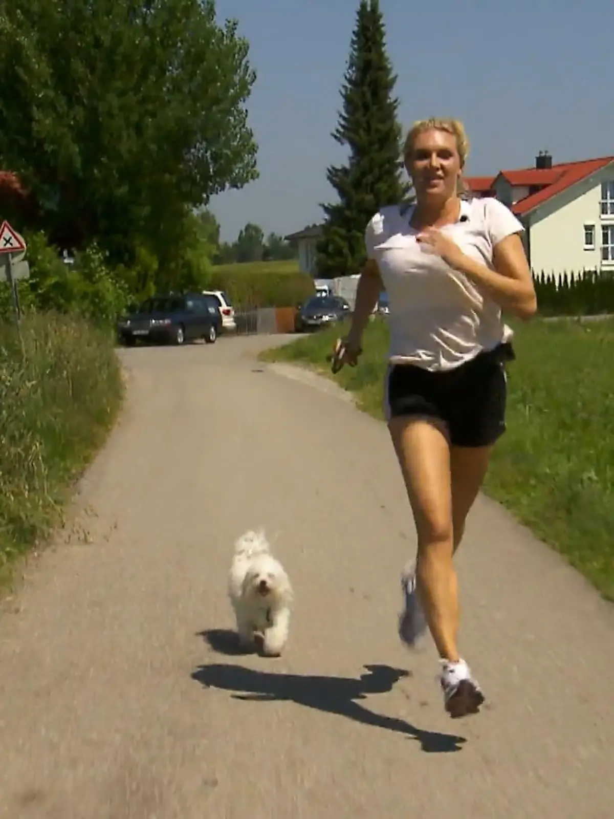 Bild zu: "Jeden Tag Sport für Magdalena und Hündin Angel"