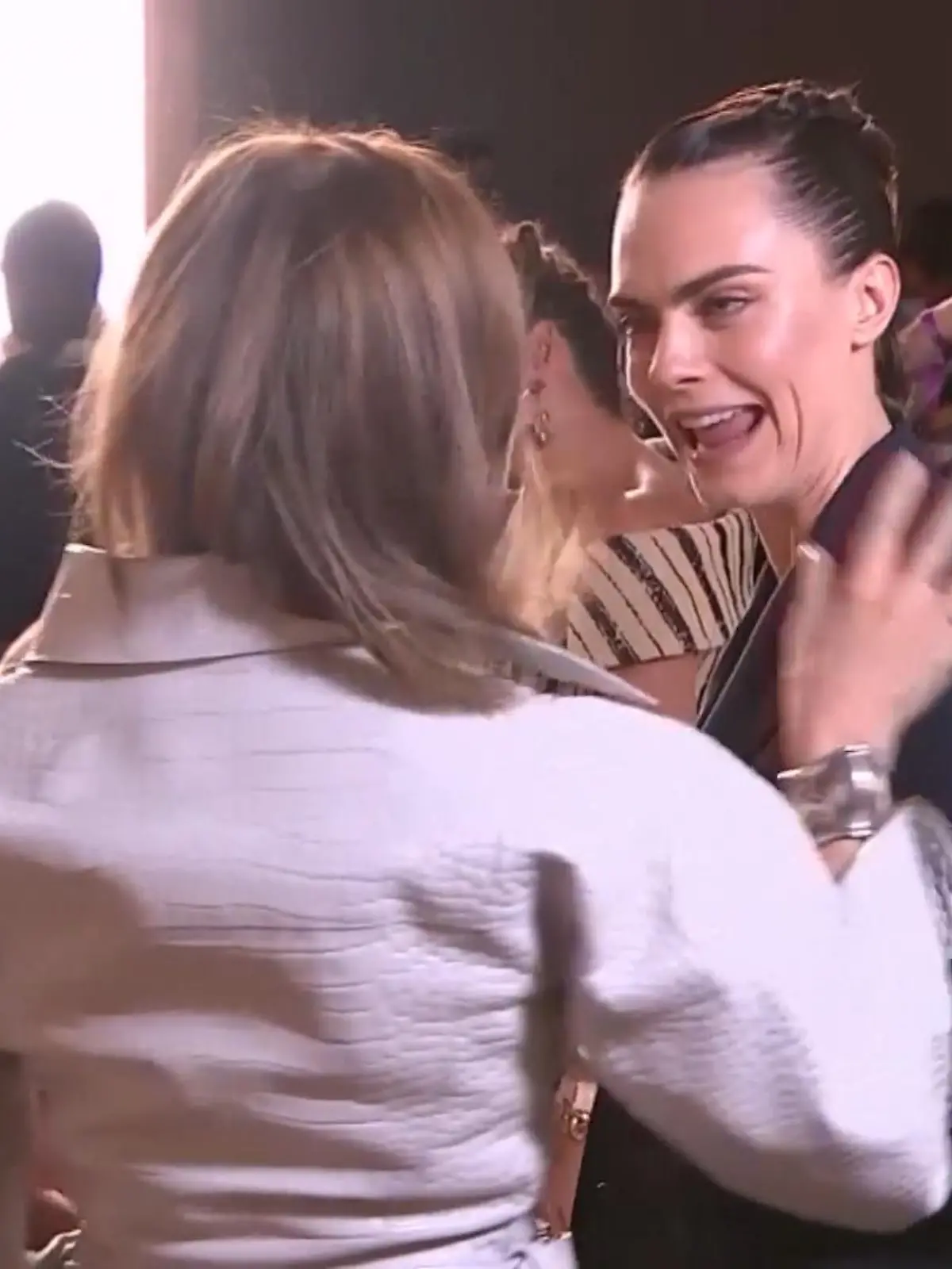 Bild zu: "Cara Delevingne und Co. rocken Fashionshows in Paris"