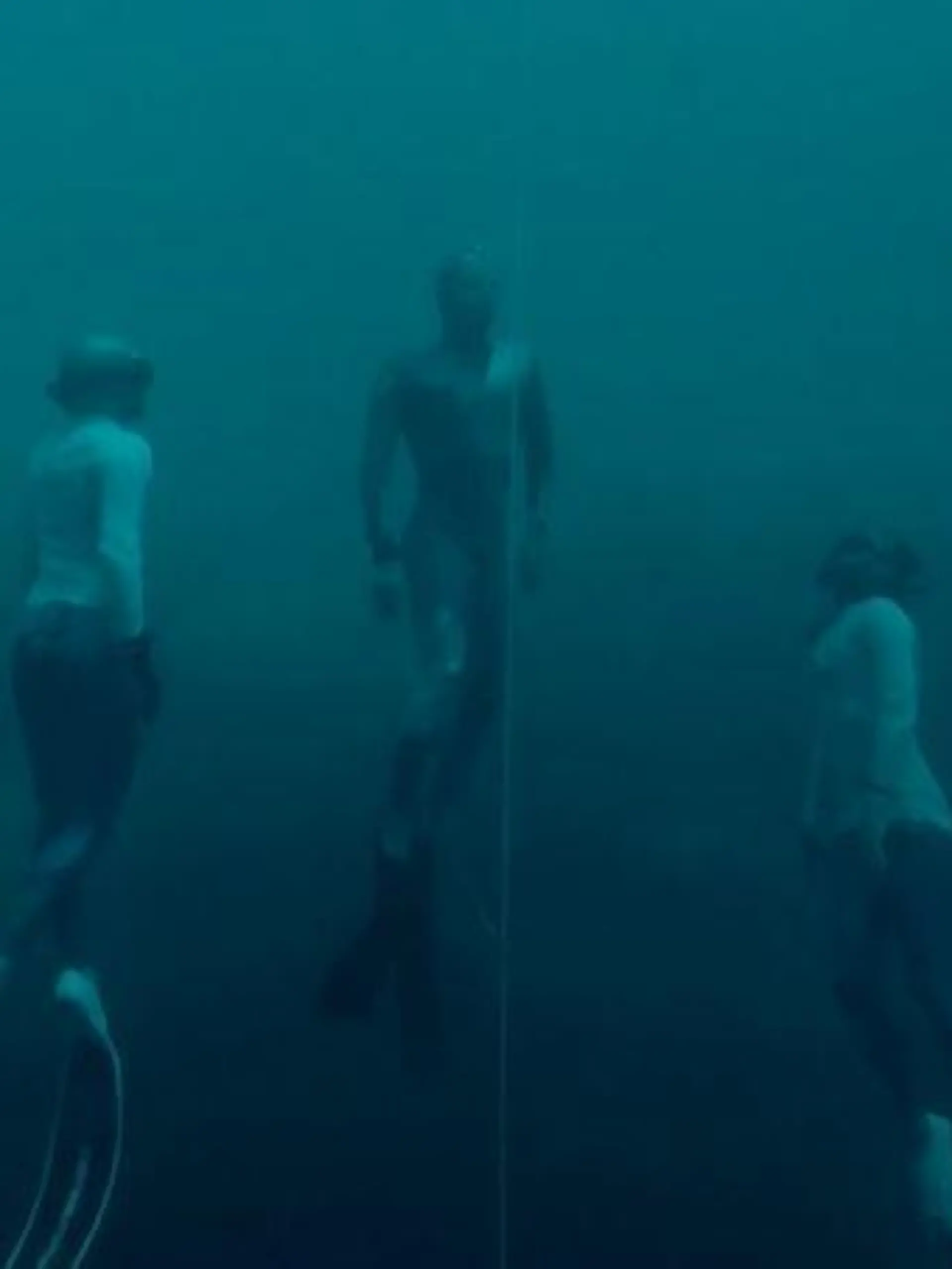 Der Apnoe-Taucher Arnaud Jerald ist auf den Bahamas ohne Sauerstoffgerät 122 Meter tief getaucht.
