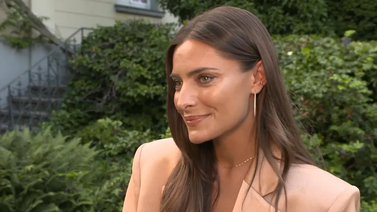 "Trennungschmerz"? Da reagiert Sophia Thomalla sensibel 1. Thomalla-Auftritt nach dem Liebes-Aus mit Loris