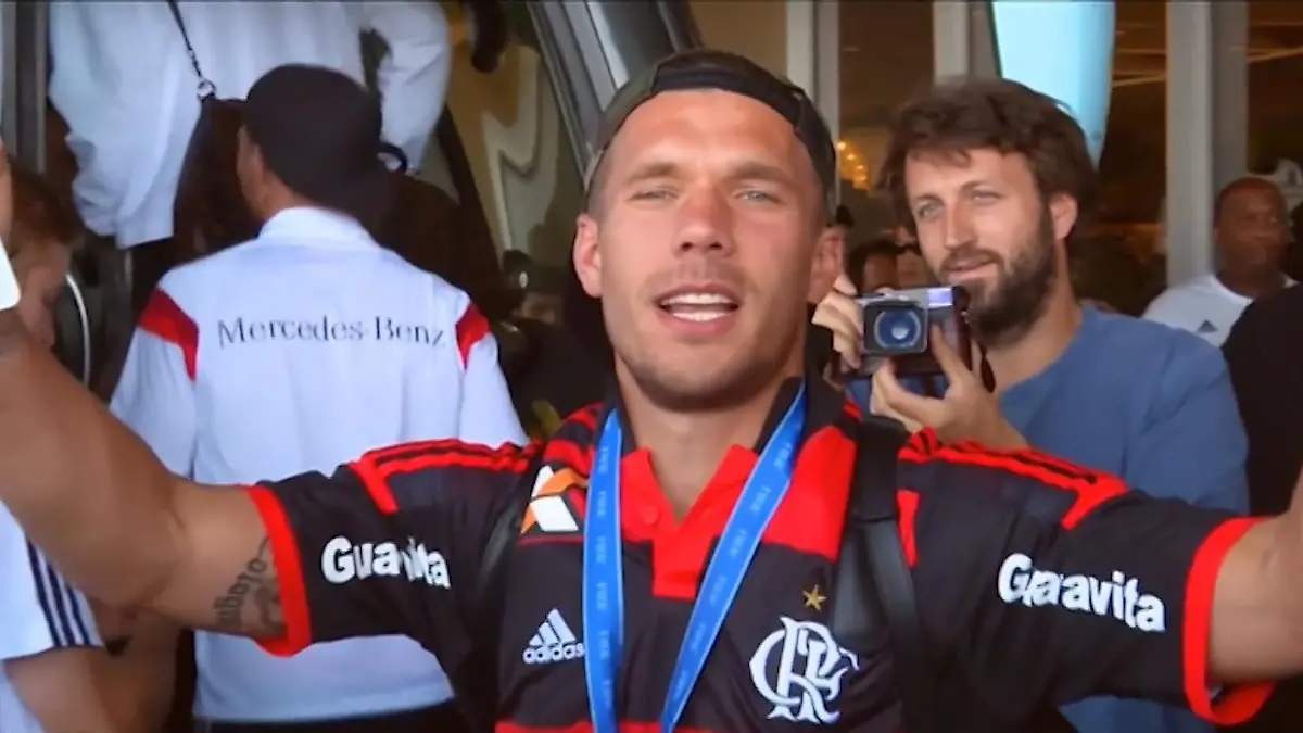 Lukas Podolski zeigt seinen Papa Waldemar "Der einzig Wahre"