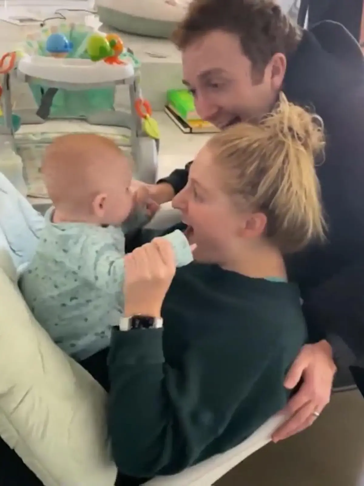 Bild zu: "Hier brabbelt Meghan Trainors Sohn (4 Monate) drauf los"