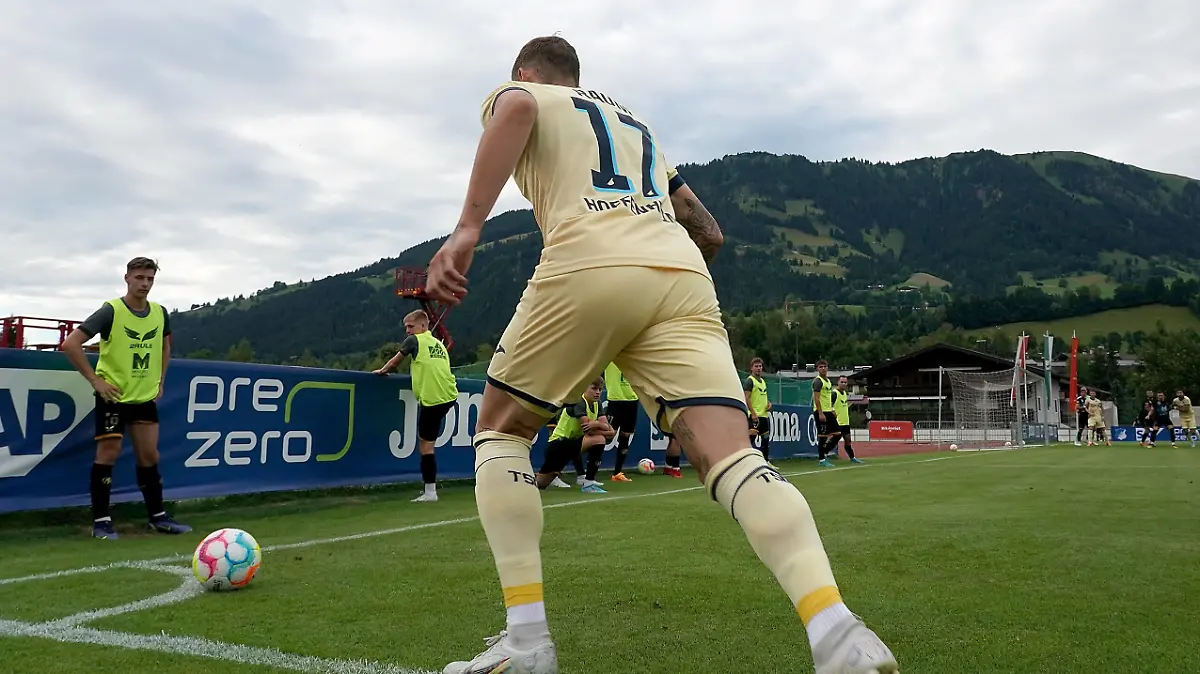 Freundschaftsspiel TSG Hoffenheim vs Puskas Akademia FC / 13.07.2022, Sportstadion Kitzbühel Langau, Kitzbühl, Freundschaftsspiel TSG Hoffenheim vs Puskas Akademia FC , im Bild David Raum Hoffenheim *** Friendly match TSG Hoffenheim vs Puskas Akademia FC 13 07 2022, Sportstadion Kitzbühel Langau, Kitzbühl, friendly match TSG Hoffenheim vs Puskas Akademia FC , in picture David Raum Hoffenheim nordphotoxGmbHx/xBratic nph00250