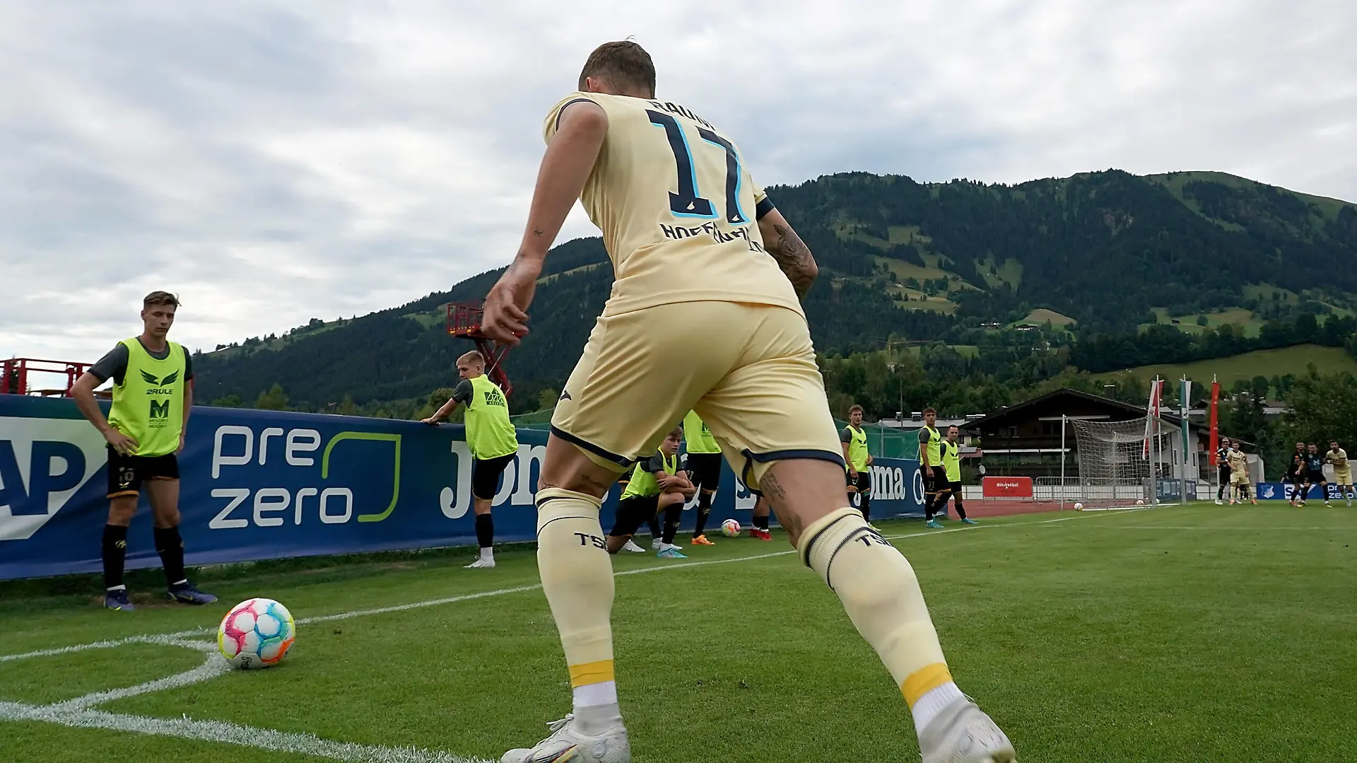 Freundschaftsspiel TSG Hoffenheim vs Puskas Akademia FC / 13.07.2022, Sportstadion Kitzbühel Langau, Kitzbühl, Freundschaftsspiel TSG Hoffenheim vs Puskas Akademia FC , im Bild David Raum Hoffenheim *** Friendly match TSG Hoffenheim vs Puskas Akademia FC 13 07 2022, Sportstadion Kitzbühel Langau, Kitzbühl, friendly match TSG Hoffenheim vs Puskas Akademia FC , in picture David Raum Hoffenheim nordphotoxGmbHx/xBratic nph00250
