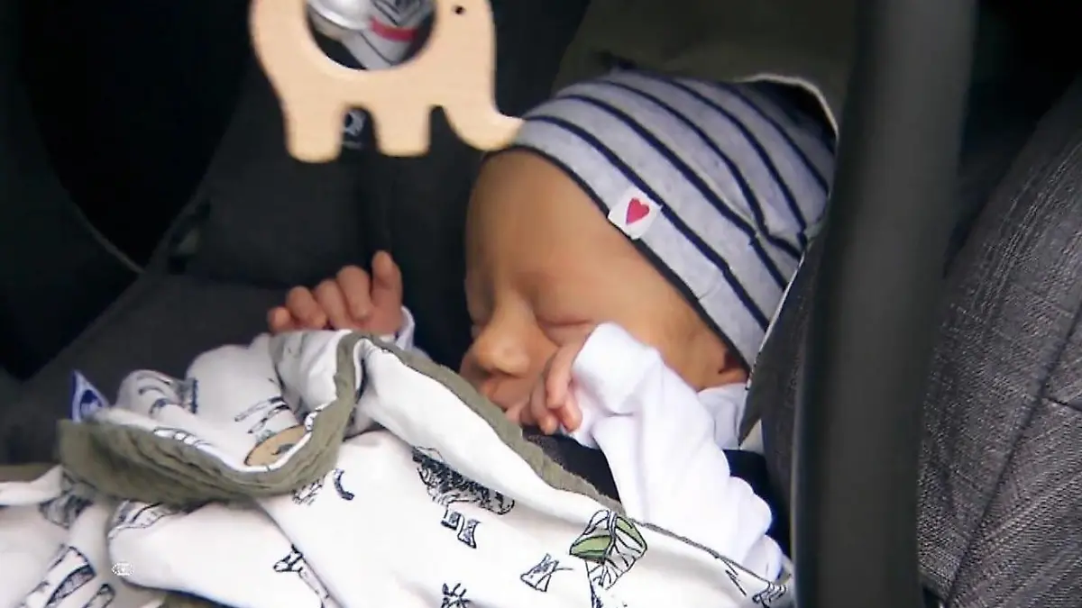 Endlich! SO heißt ihr kleiner Sohnemann Bauer sucht Frau: Gerald & Anna im Babyglück