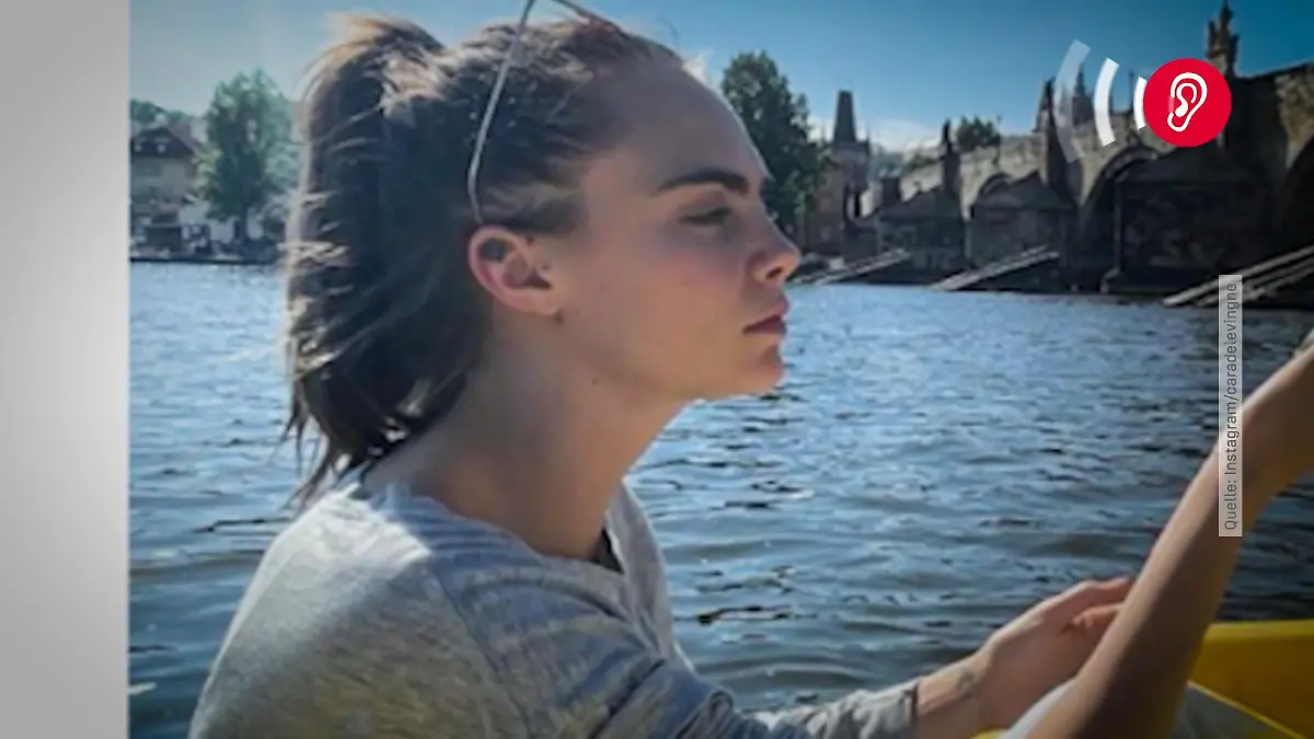 Cara Delevingne: Tretboot statt Luxus-Jacht Model schippert durch Prag