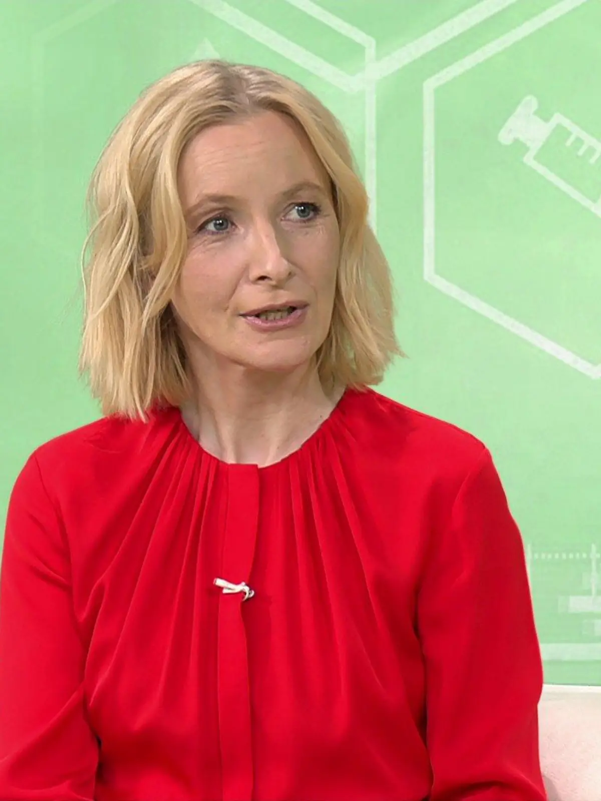 Dr. Anne Fleck ist zu Gast bei RTL-"Punkt 12" und beantwortet Zuschauerfragen.