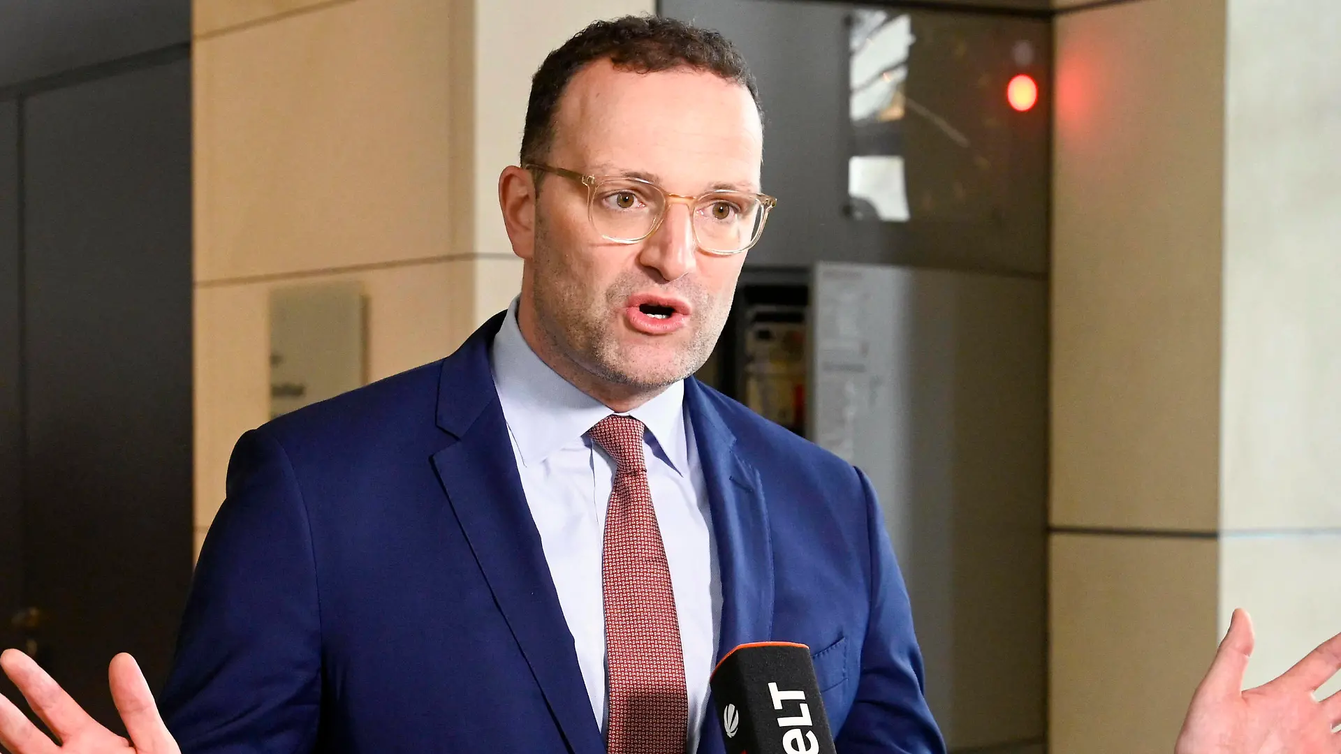Jens Spahn bei einem Pressestatement am Rande der 46. Sitzung des Deutschen Bundestages im Reichstagsgebäude. Berlin, 06.07.2022 *** Jens Spahn during a press statement on the sidelines of the 46 session of the German Bundestag in the Reichstag building Berlin, 06 07 2022 Foto:xF.xKernx/xFuturexImage