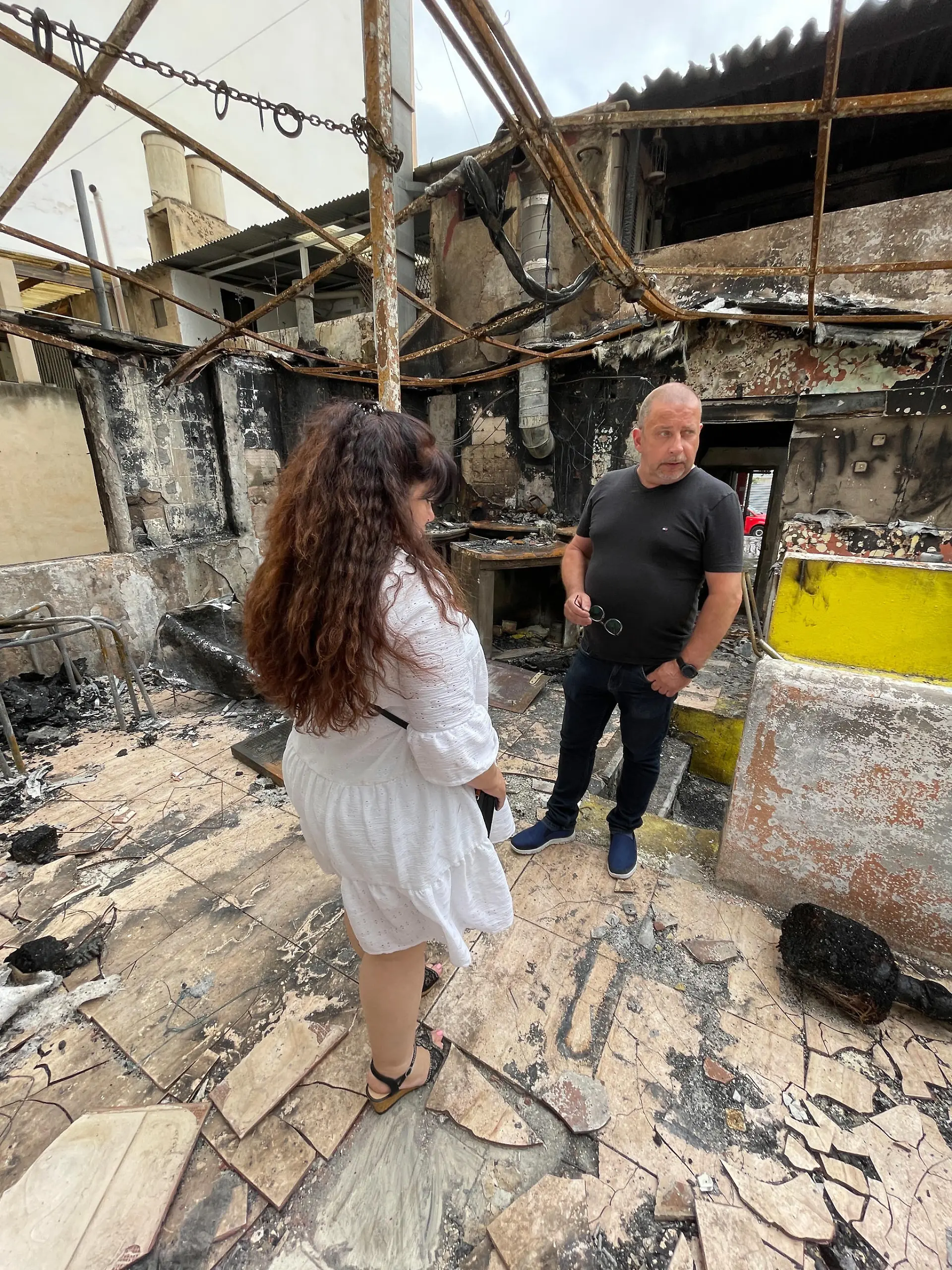 Thema: Feuer im Why not auf Mallorca, Wirte Alice (58) und Bernd (54) K. Crimespot.de/Bastian Schlüter, Grevenweg 22, 20357 Hamburg, Tel. 0049-172-408 79 97, info@crimespot.de, Haspa IBAN DE 96 200 505 50 1237 4784 23 - Veröffentlichung honorarpflichtig
