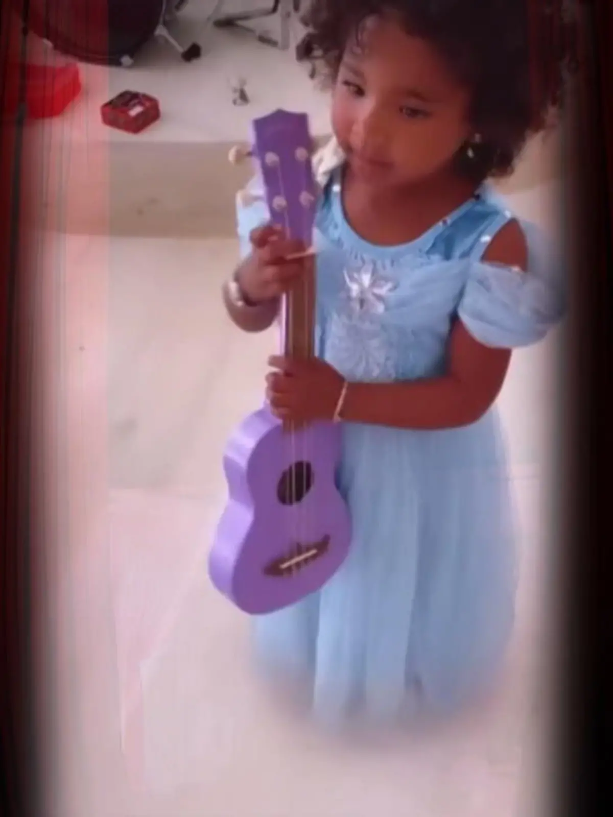 Bild zu: "Chicago und True singen "Let It Go""
