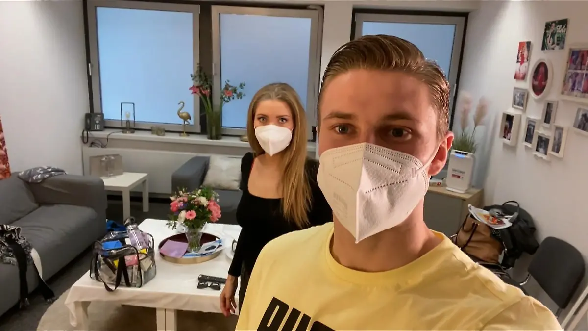 Simon Zachenhuber als Backstage-Reporter im Einsatz Vor dem "Let's Dance"-Halbfinale