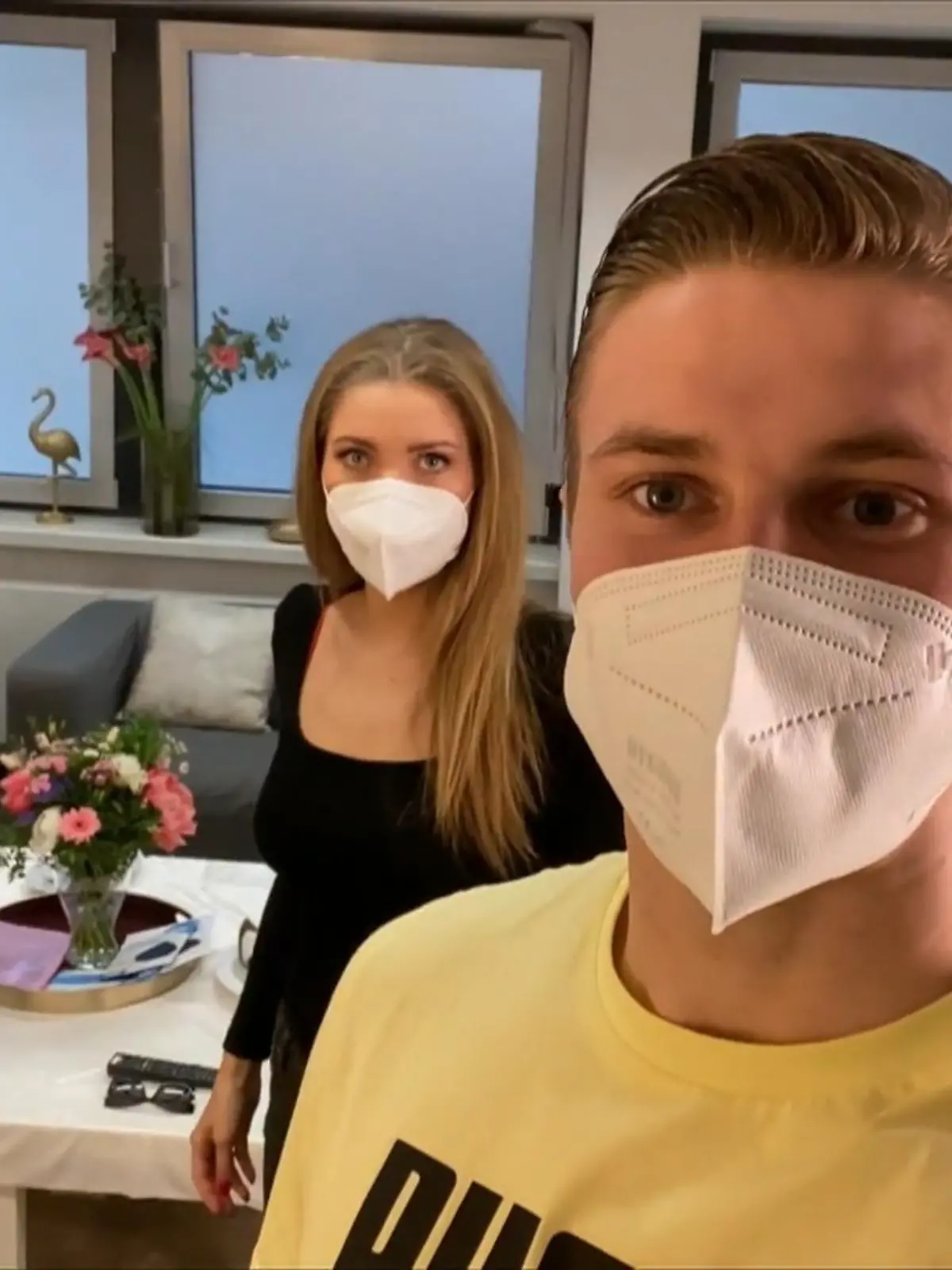 Bild zu: "Simon Zachenhuber als Backstage-Reporter im Einsatz"