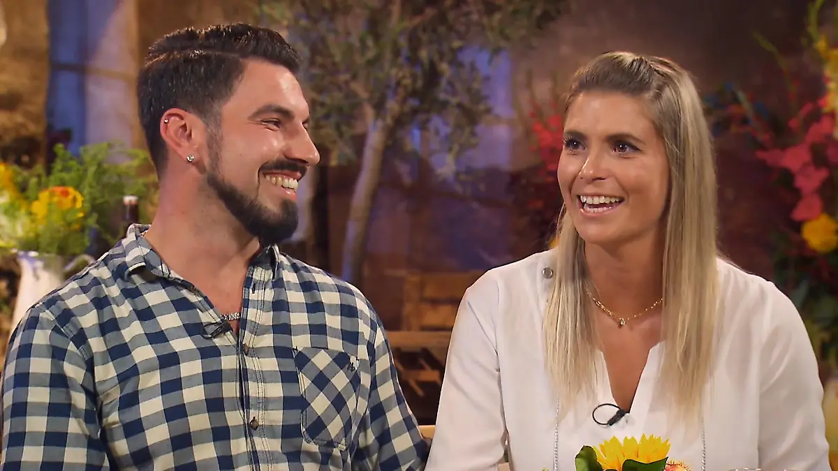 Bauer Mathias und Sabrina schweben auf Wolke 7 Trotz Fernbeziehung
