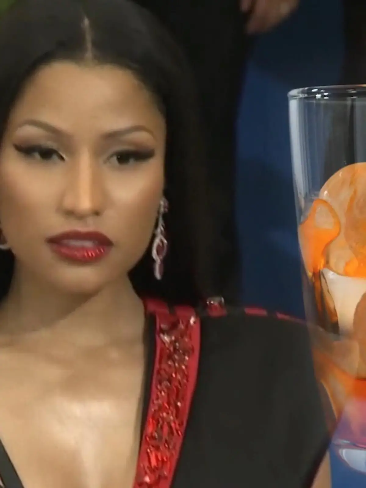 Bild zu: "Nicki Minaj isst täglich 20 Becher Eiswürfel"
