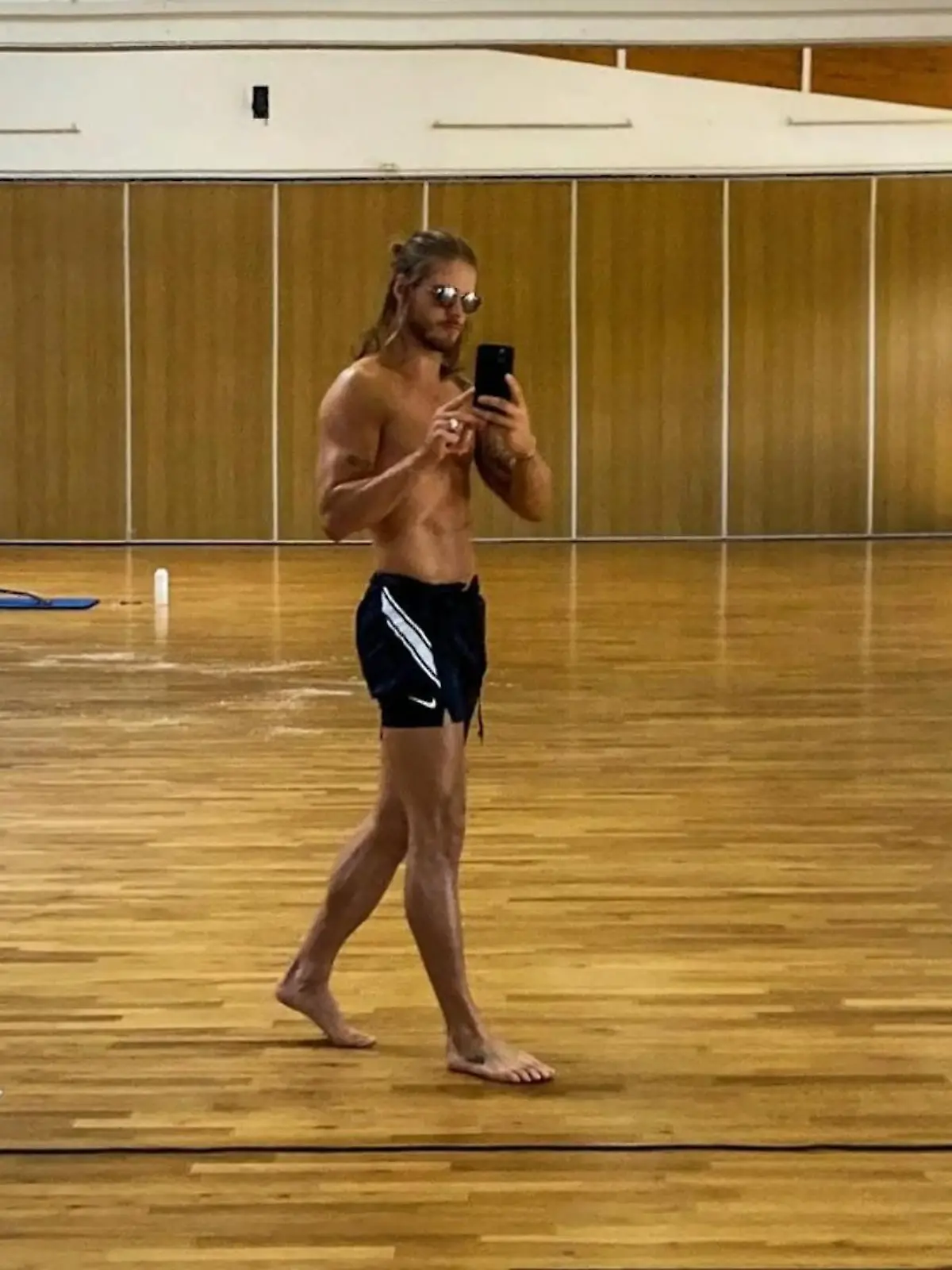 Bild zu: "Rúrik Gíslason zeigt präsentiert seinen Sommer-Body"