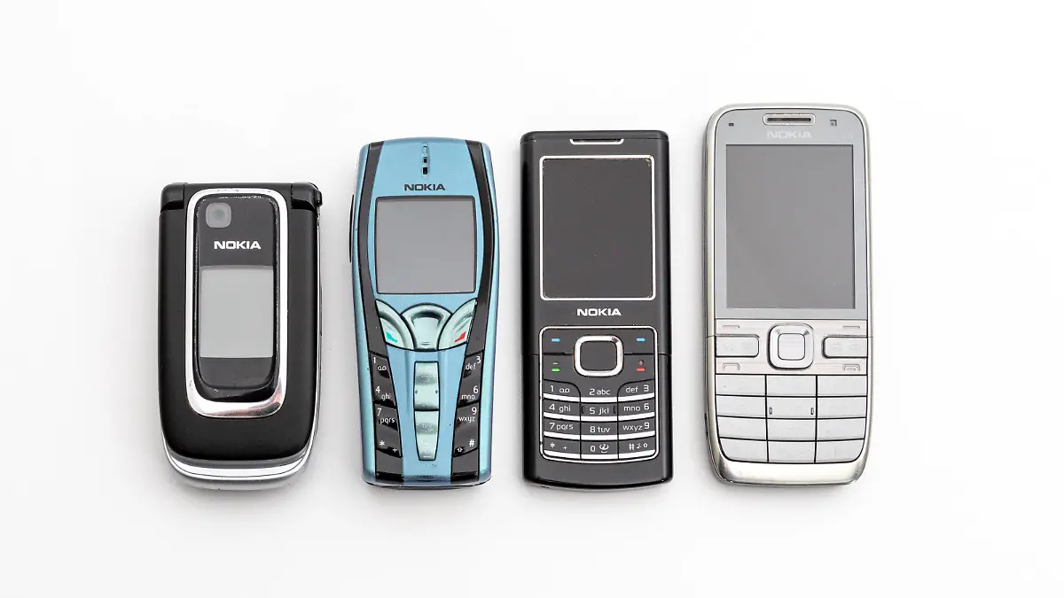 Nokia mobile phone, Model 6131, 7250i, 6500c, E52-1. (CTK Photo/Marketa Hofmanova)