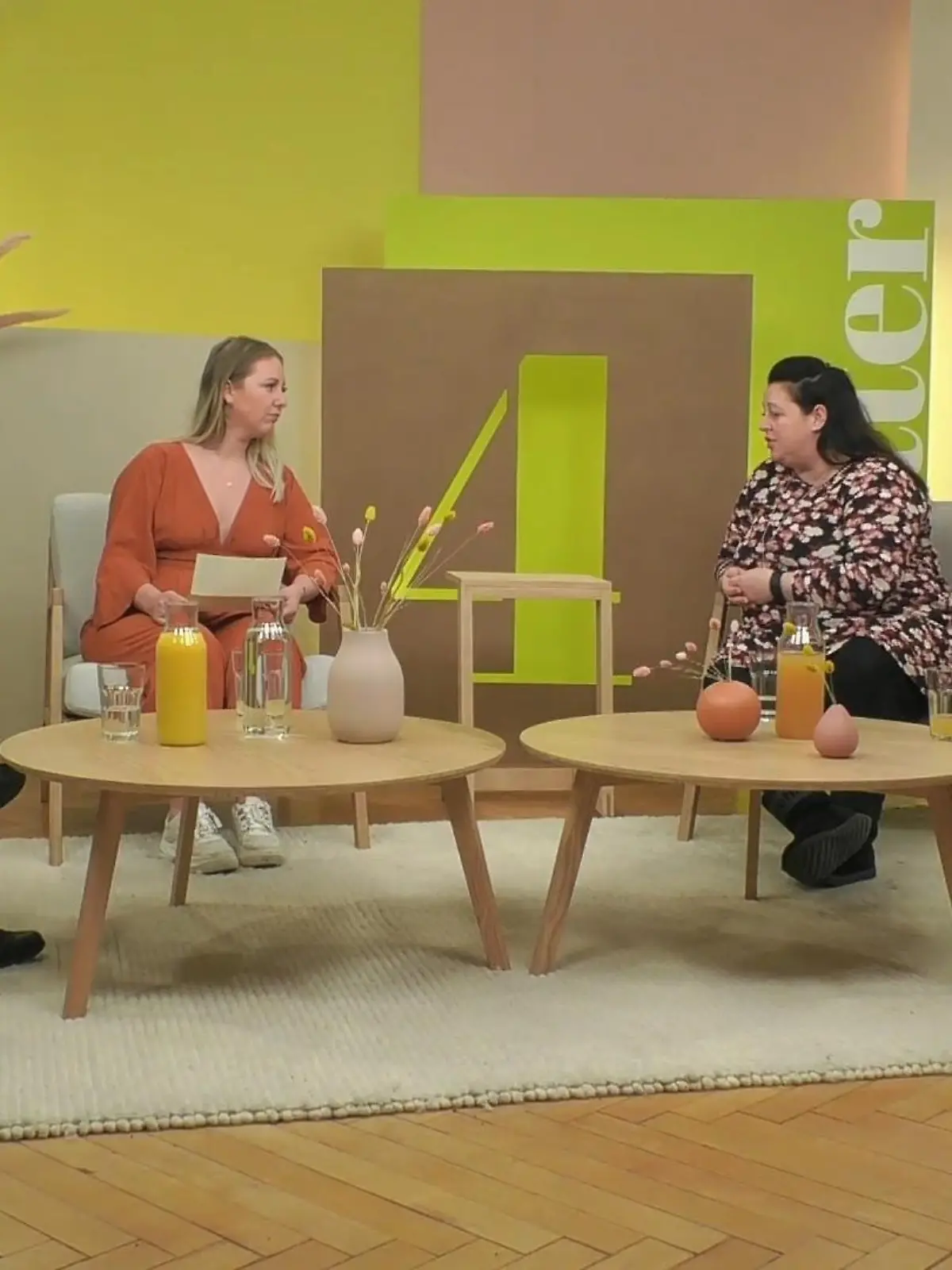 Bild zu: "Hitzige Diskussion zwischen Justine und Julia"