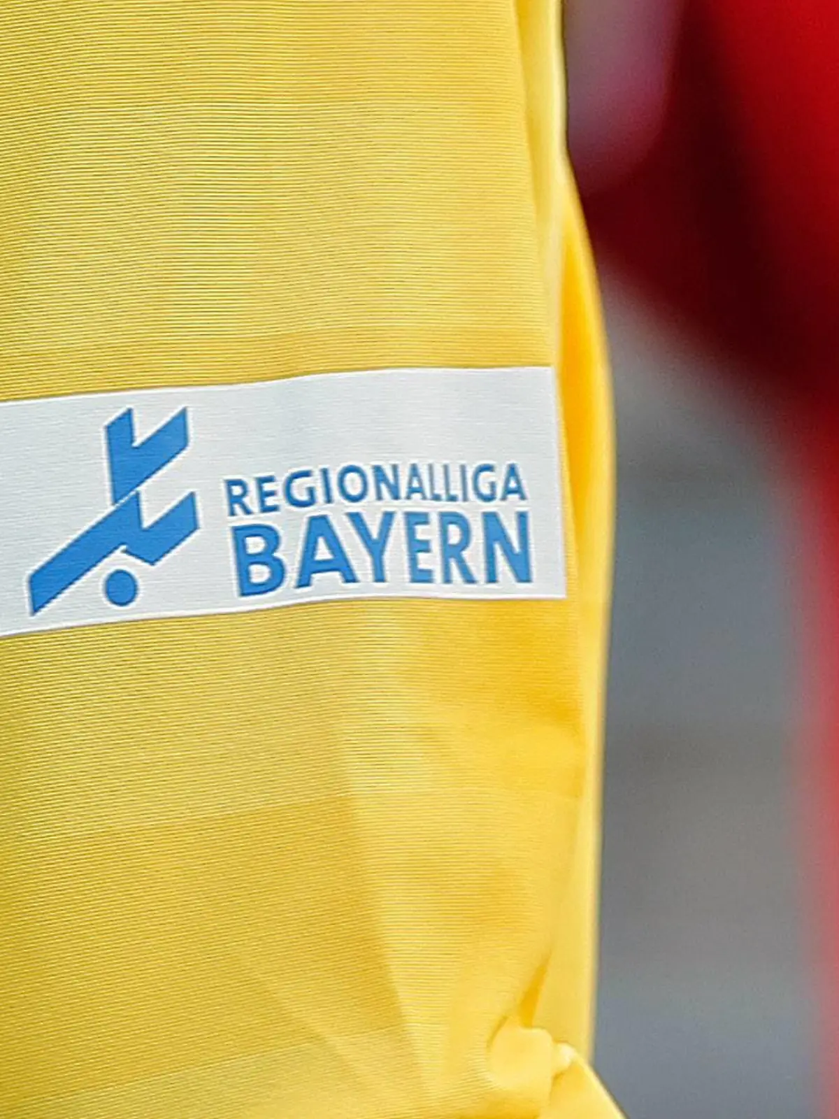 Bildnummer: 11122856  Datum: 03.08.2012  Copyright: imago/FAF
Ein Spieler des TSV rain am Lech trägt das Logo der Regionalliga Bayern auf dem Armel; Fußball, Regionalliga Bayern, Saison 2012/2013,; Fussball Ger 2013 xdp x2x 2012 quer o0 Schriftzug Logo 4. Liga

Image number 11122856 date 03 08 2012 Copyright imago FAF a Players the TSV Rain at Lech bears the emblem the third division Bavaria on the Sleeves Football third division Bavaria Season 2012 2013 Football ger 2013  x2x 2012 horizontal o0 emblem emblem 4 League 
