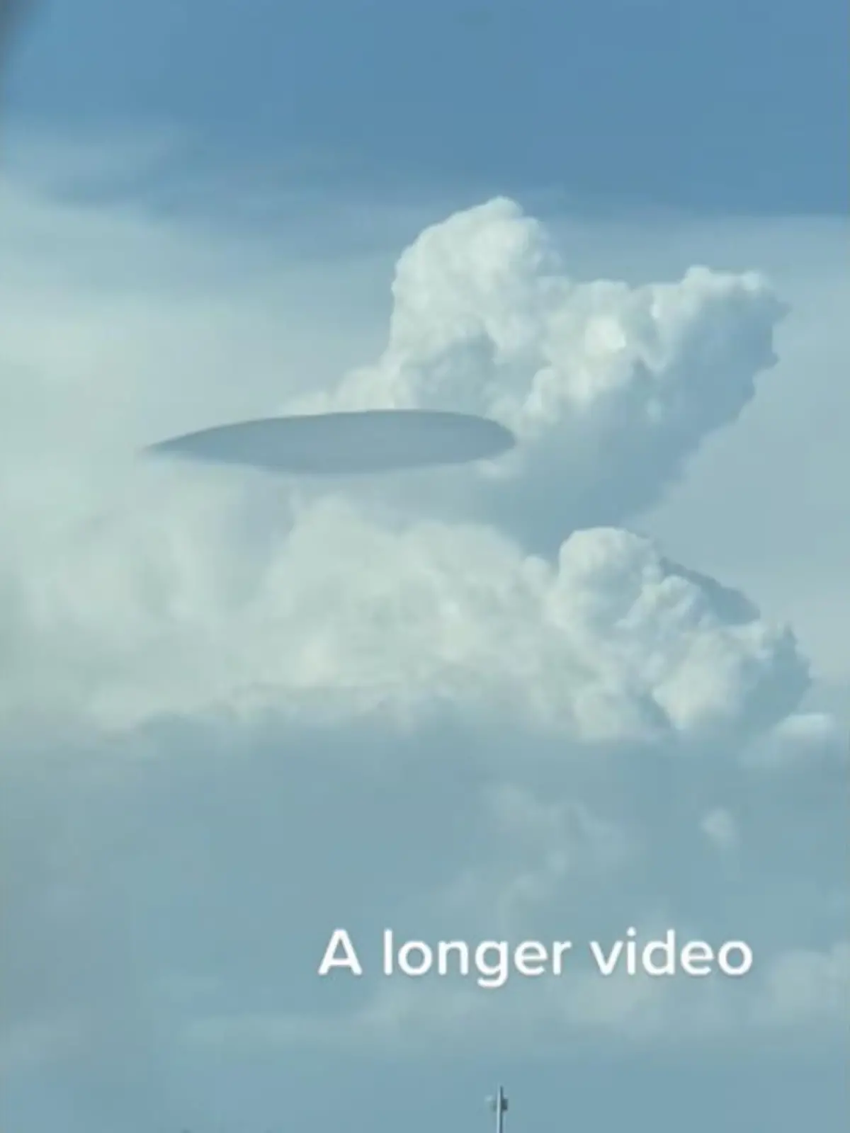 Bild zu: "UFO lässt TikTok-Gemeinde ausrasten"