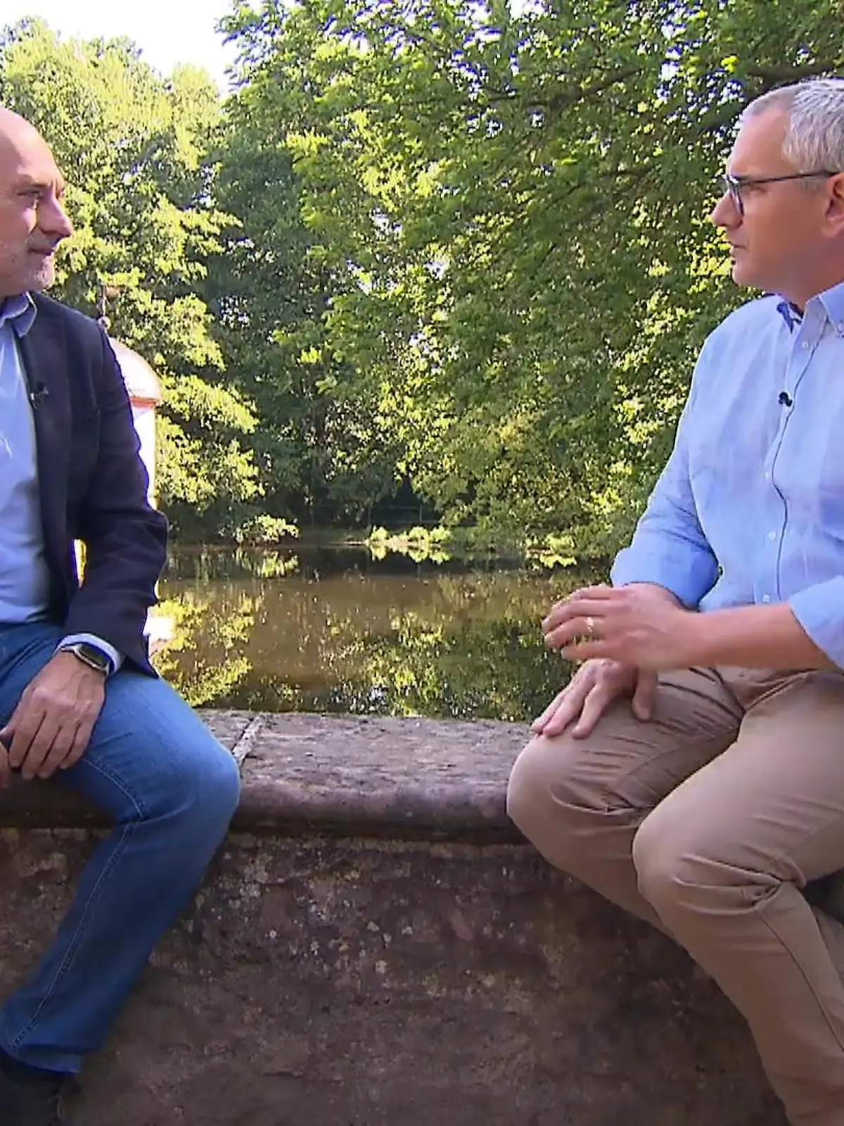 Endlich ist es wieder so weit: die RTL Hessen-Sommerinterviews gehen in die nächste Runde. Unser erster Kandidat ist René Rock von der FDP. Wir treffen den hessischen Fraktionsvorsitzenden im Kleinen Welzheimer Wasser-Schlösschen. Der gebürtige Offenbacher setzt sich für die frühkindliche Bildung, Energie und Medienpolitik ein und gibt uns eine frostige Aussicht auf den Winter. Das Interview in voller Länge sehen Sie im Video!