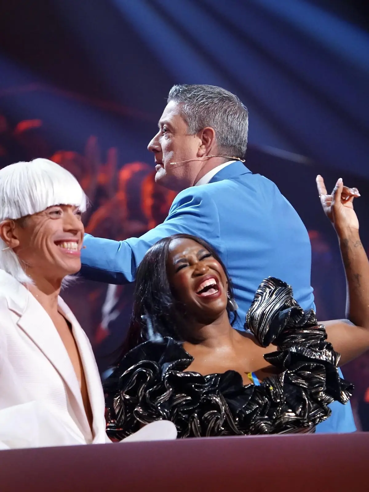 Die Jury: Jorge González (l.), Motsi Mabuse und Joachim Llambi.

Die Verwendung des sendungsbezogenen Materials ist nur mit dem Hinweis und Verlinkung auf RTL+ gestattet.