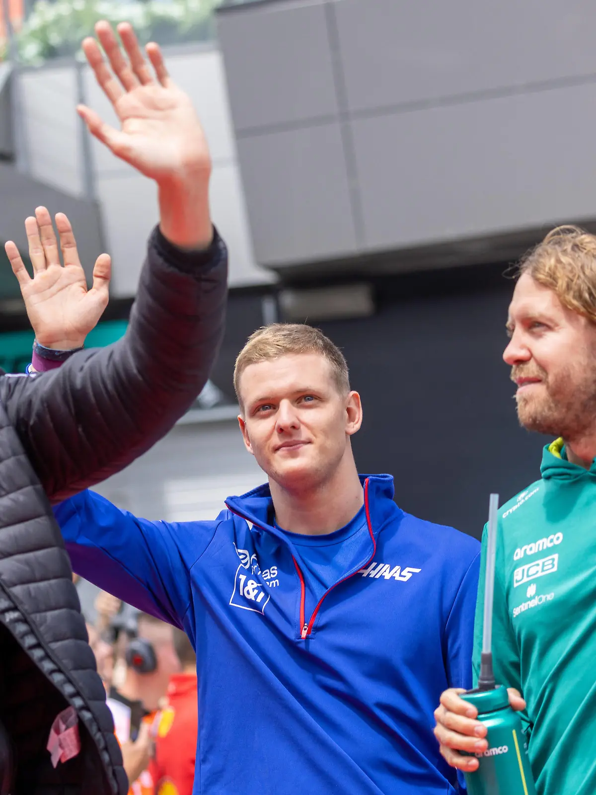 AUT, FIA, Formel 1, Grosser Preis von Österreich 10.07.2022, Red Bull Ring, Spielberg, AUT, FIA, Formel 1, Grosser Preis von Österreich, Drivers Parade, im Bild v.l. Esteban Ocon FRA, Alpine, Mick Schumacher GER, Haas F1 Team, Sebastian Vettel GER, Aston Martin // left to right: Esteban Ocon of France Mick Schumacher of Germany Sebastian Vettel of Germany during the drivers parade prior to the race for the Austrian FIA Formula One Grand Prix at the Red Bull Ring in Spielberg, Austria on 2022/07/10. Spielberg Steiermark Österreich Red Bull Ring *** AUT, FIA, Formula One, Austrian Grand Prix 10 07 2022, Red Bull Ring, Spielberg, AUT, FIA, Formula One, Austrian Grand Prix, Drivers Parade, in picture f l Esteban Ocon FRA, Alpine , Mick Schumacher GER, Haas F1 Team , Sebastian Vettel GER, Aston Martin left to right Esteban Ocon of France Mick Schumacher of Germany Sebastian Vettel of Germany during the drivers parade prior to the race for the Austrian FIA Formula One Grand Prix at the Red Bull Ring in Spielberg, Austria on 2022 07 10 Spielberg Styria Austria Red Bull Ring 