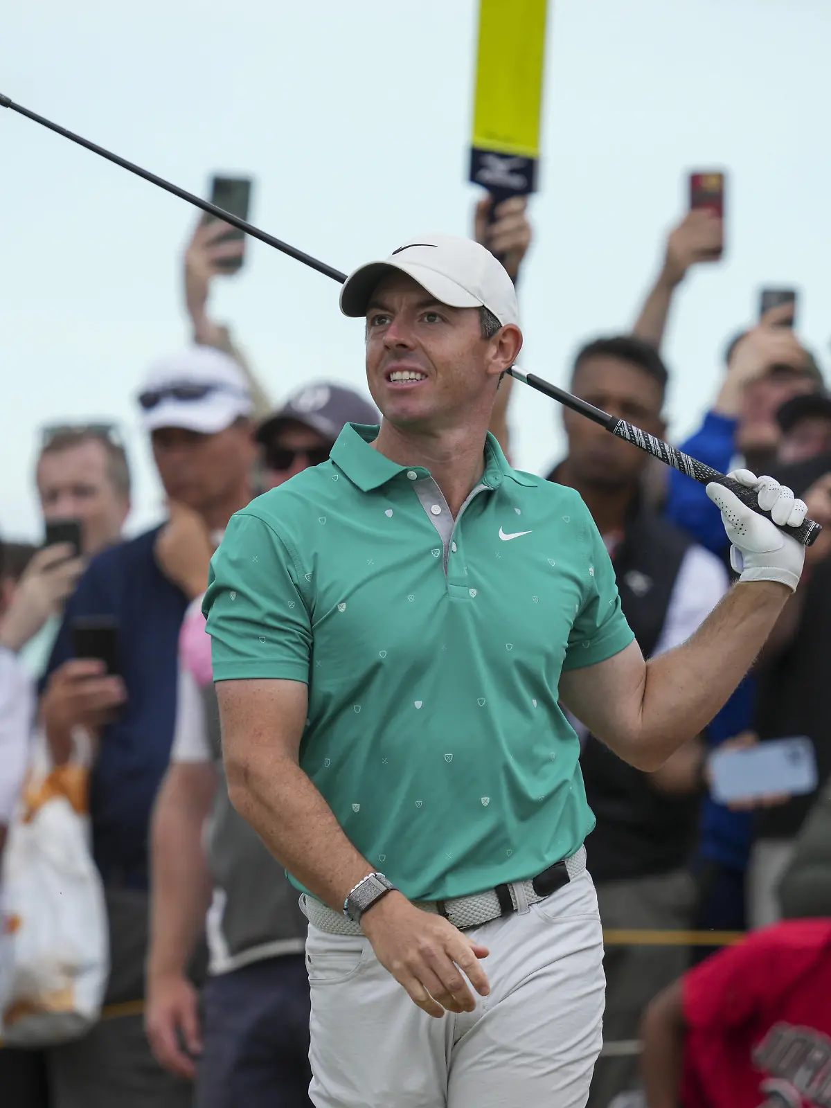  Mandatory Credit: Photo by Stuart Wallace/Shutterstock 13026575ac Rory McIlroy on the 10th tee during the 3rd round. The British Open Championship, Day Three, Golf, St Andrews, Fife, UK - 16 Jul 2022 The British Open Championship, Day Three, Golf, St Andrews, Fife, UK - 16 Jul 2022 PUBLICATIONxINxGERxSUIxAUTXHUNxGRExMLTxCYPxROMxBULxUAExKSAxONLY Copyright: xStuartxWallace/Shutterstockx 13026575ac
