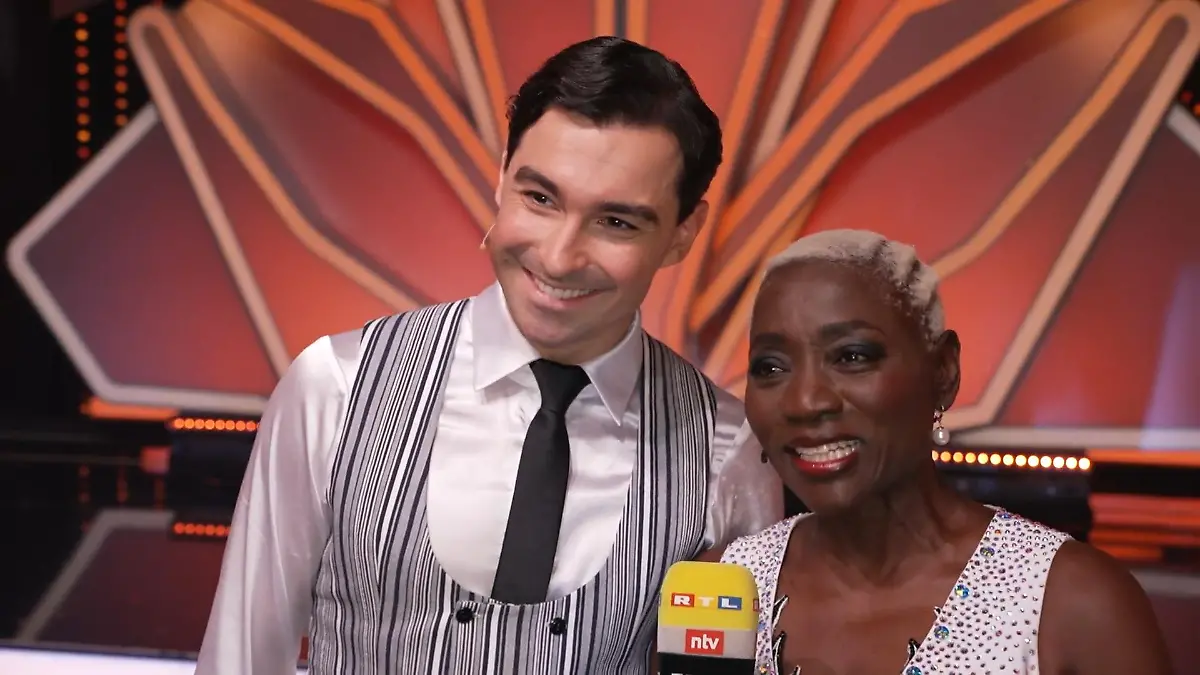 Auma Obama & Andrzej haben während ihres Tanzes improvisiert Beim Charleston