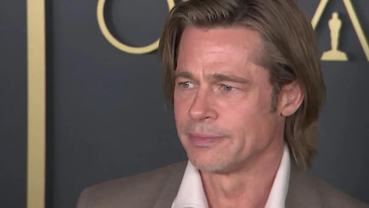 Brad Pitt sitzt im Rollstuhl Was ist denn da passiert?