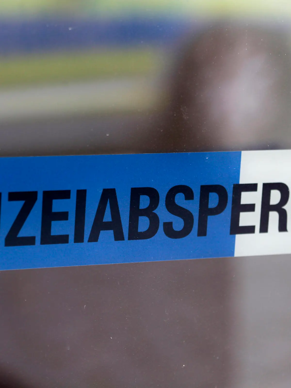 In Görlitz kontrolliert die Polizei die Einhaltung der Allgemeinverfügung. Es gab einen Internetaufruf für eine Demonstration zur Aufklärung der wahren Umstände von CoVid 19. Görlitz, 11.04.2020 *** In Görlitz, the police checks compliance with the general order There was an internet call for a demonstration to clarify the true circumstances of CoVid 19 Görlitz, 11 04 2020 Foto:xM.xWehnertx/xFuturexImage